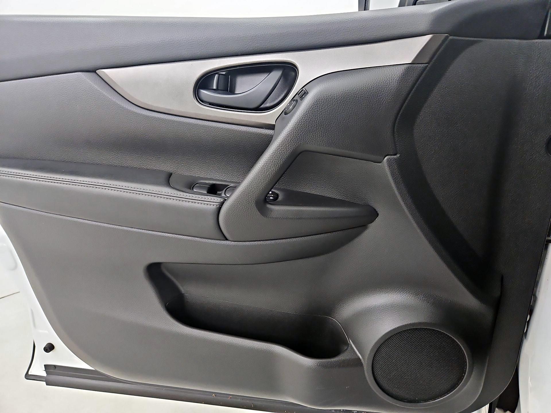 Thumbnail: 2018 Nissan Rogue Sport - 12