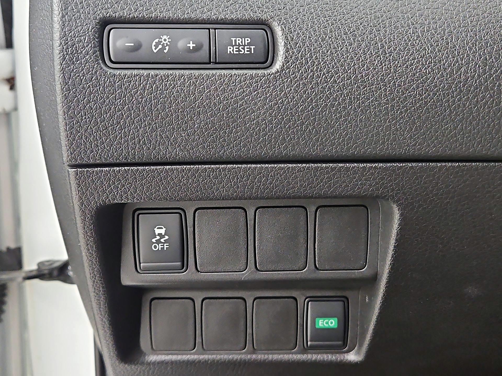 Thumbnail: 2018 Nissan Rogue Sport - 13