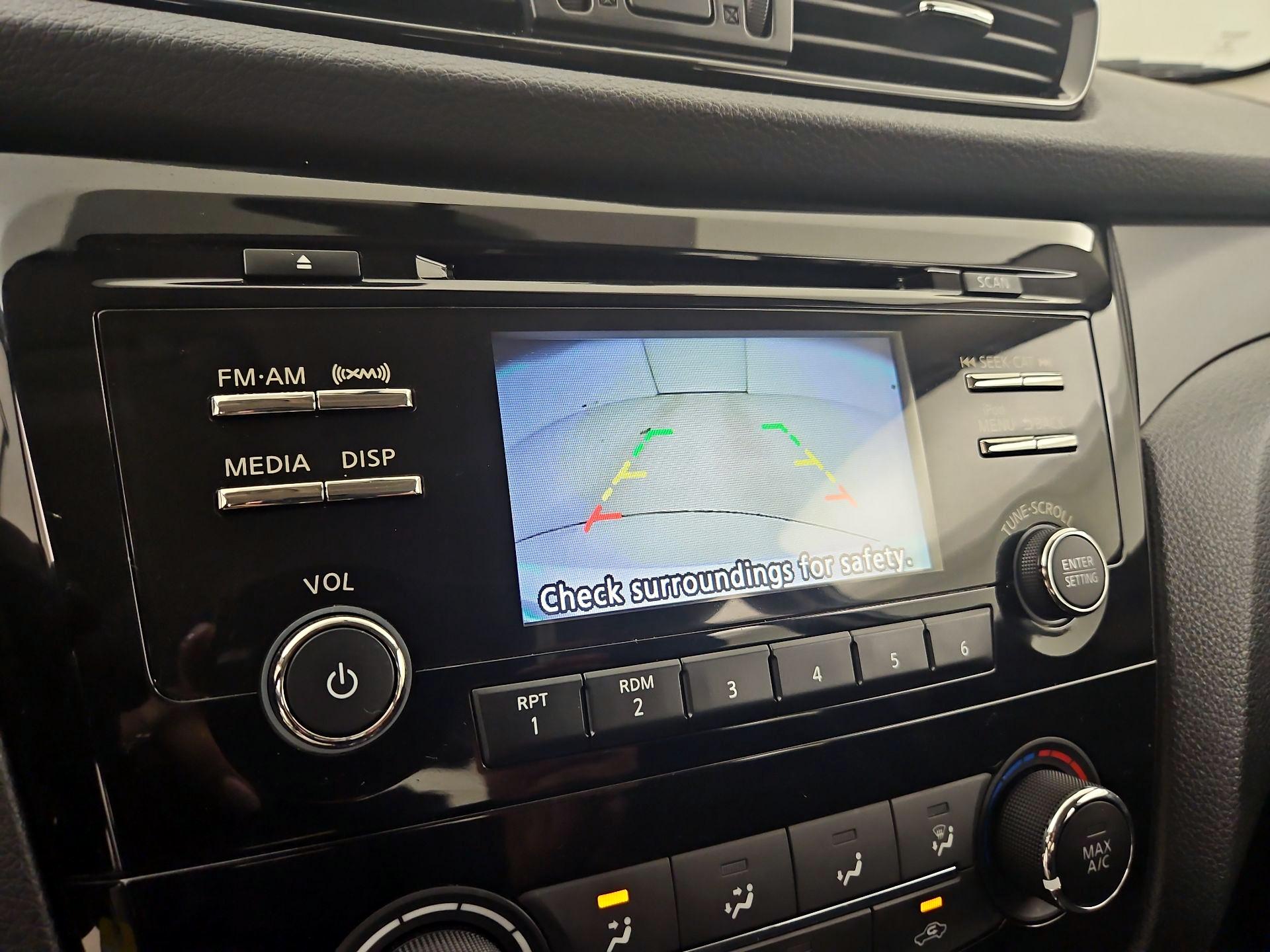 Thumbnail: 2018 Nissan Rogue Sport - 14