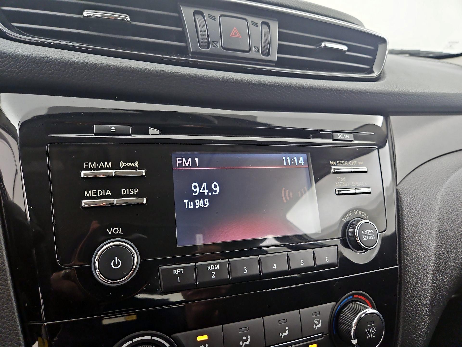 Thumbnail: 2018 Nissan Rogue Sport - 15