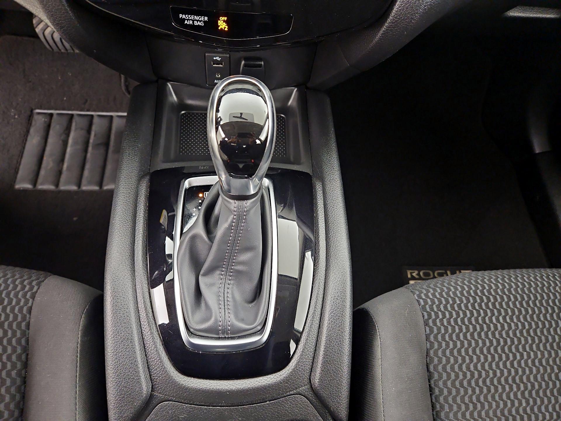 Thumbnail: 2018 Nissan Rogue Sport - 17