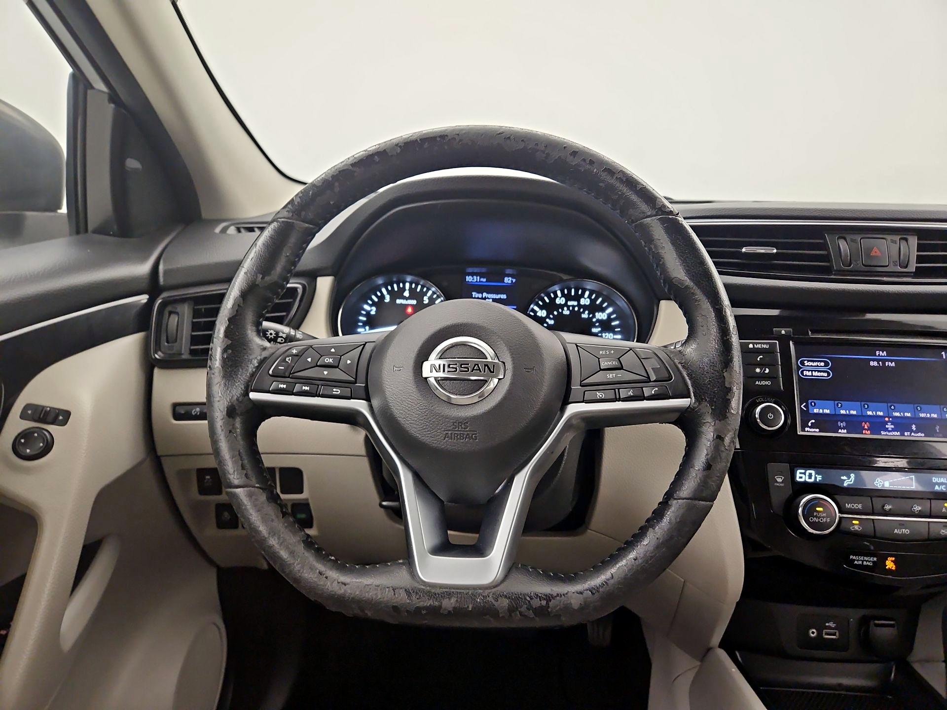 Thumbnail: 2020 Nissan Rogue Sport - 10