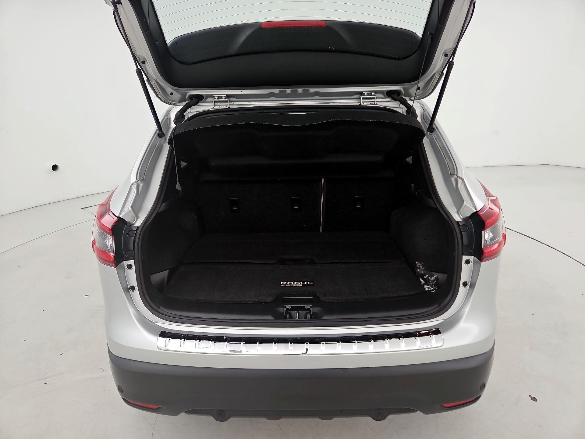 Thumbnail: 2020 Nissan Rogue Sport - 20