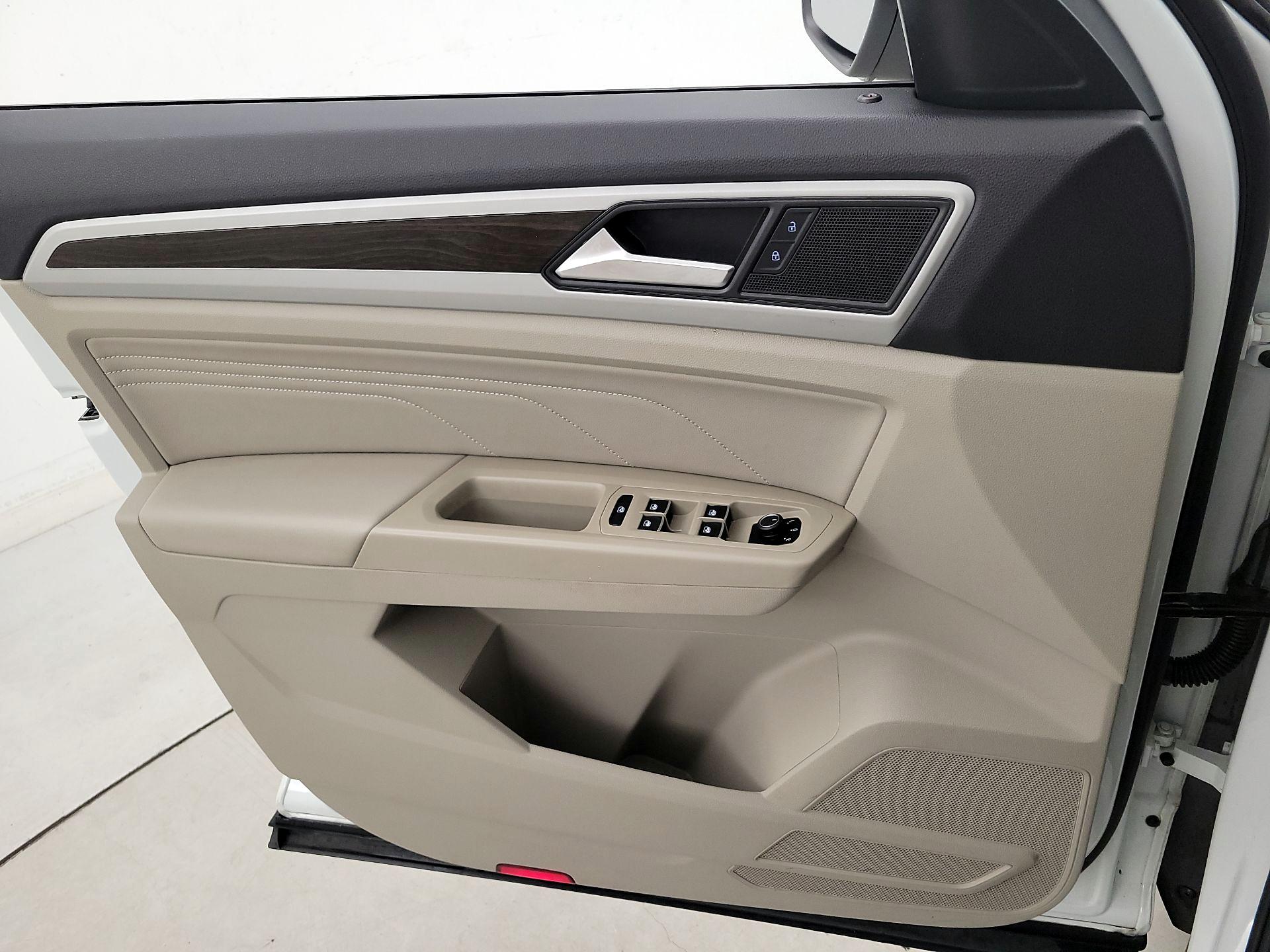 Thumbnail: 2022 Volkswagen Atlas - 12