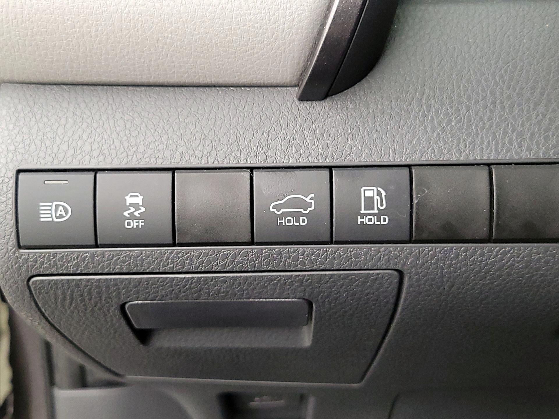 Thumbnail: 2021 Toyota Camry - 13