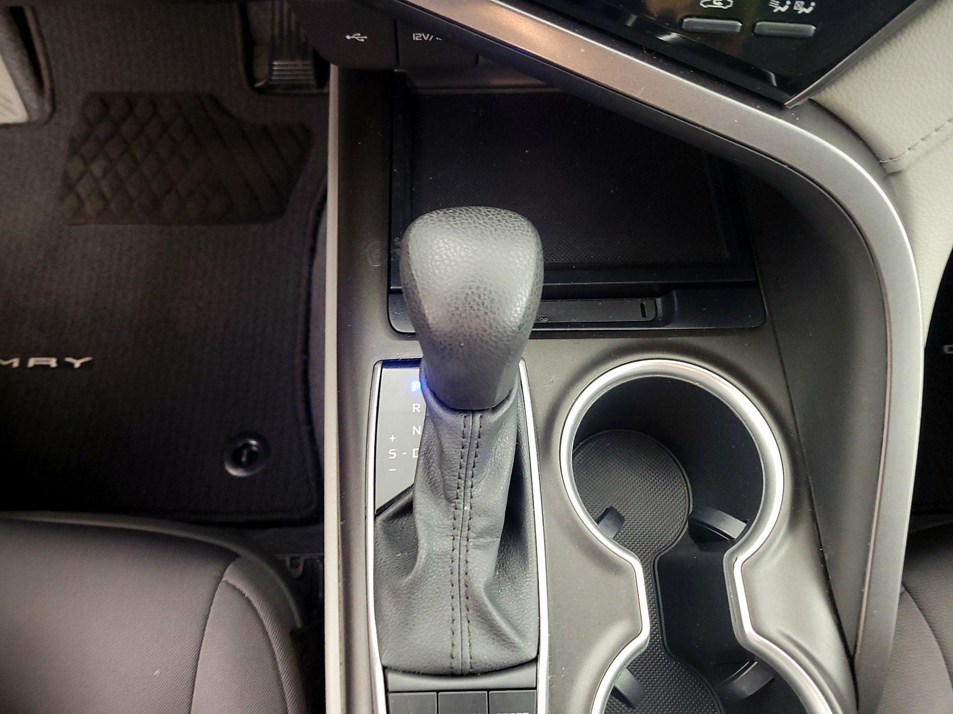 Thumbnail: 2021 Toyota Camry - 17