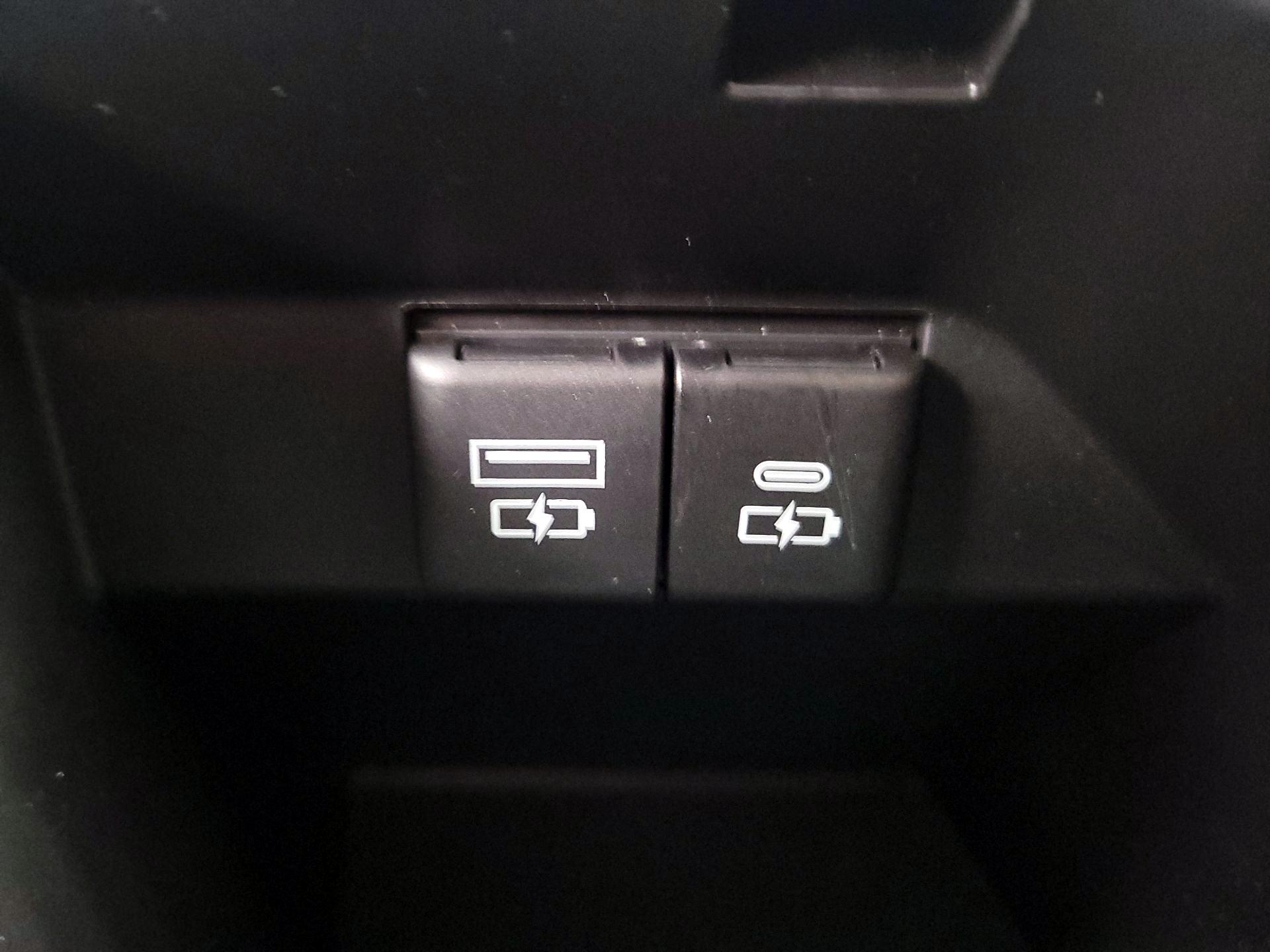 Thumbnail: 2021 Toyota Camry - 18