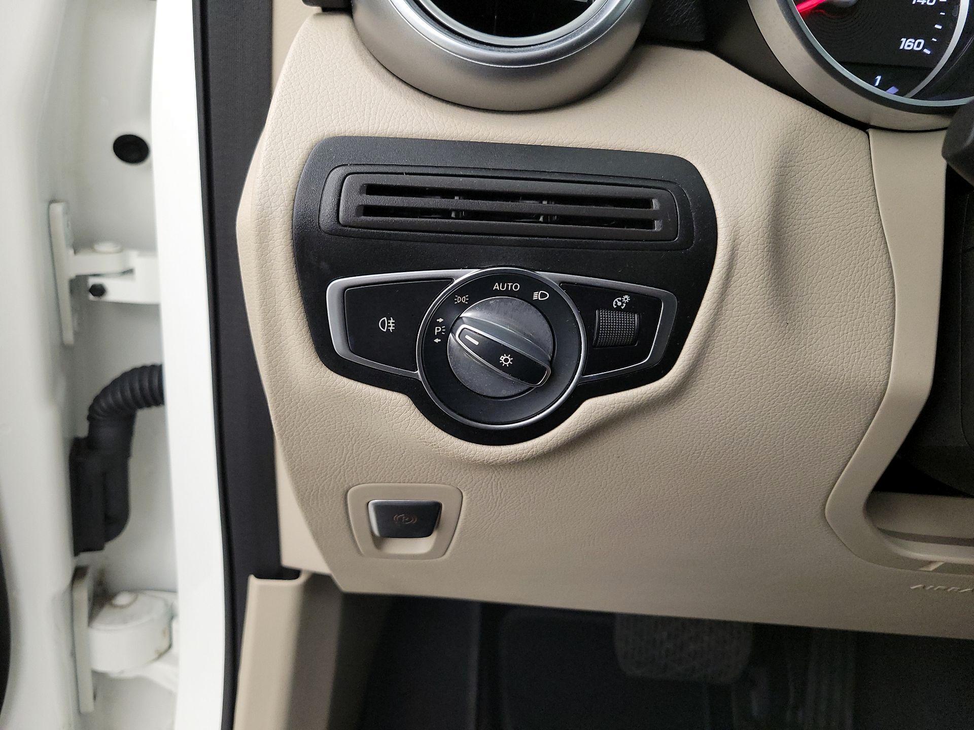 Thumbnail: 2021 Mercedes-Benz GLC - 13