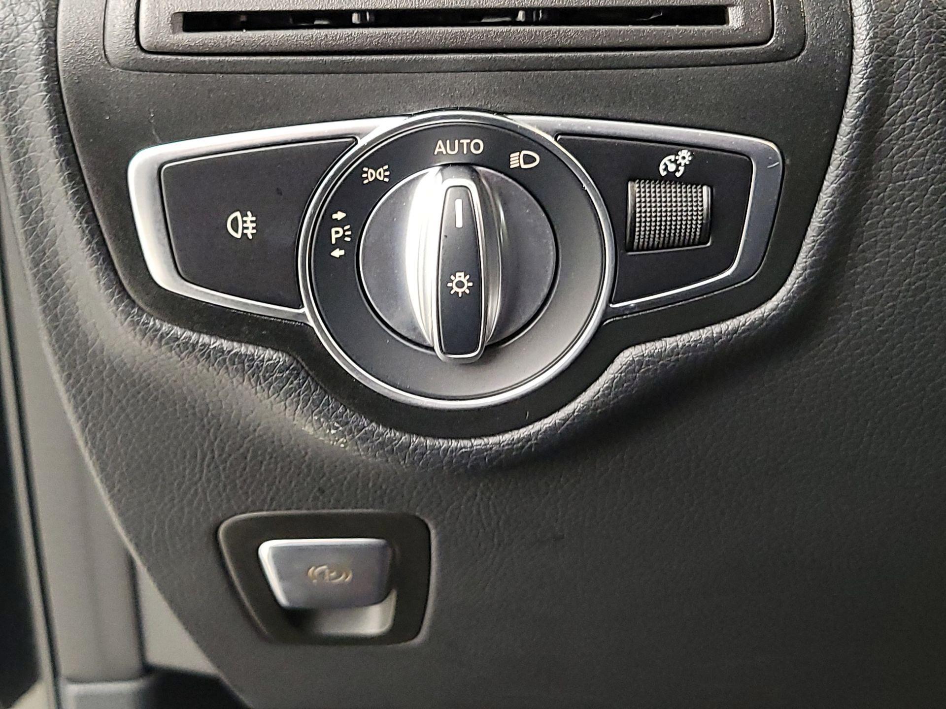 Thumbnail: 2022 Mercedes-Benz GLC - 13