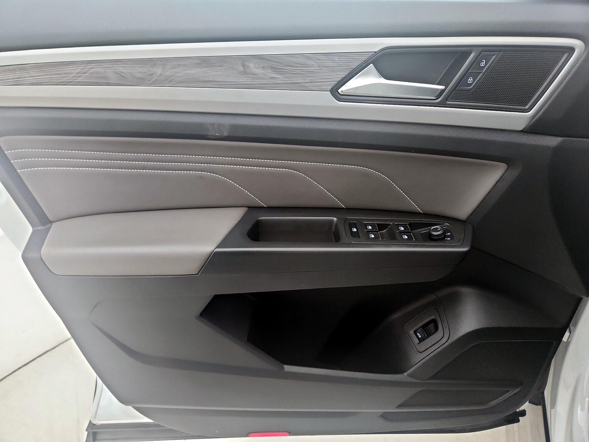 Thumbnail: 2023 Volkswagen Atlas - 12