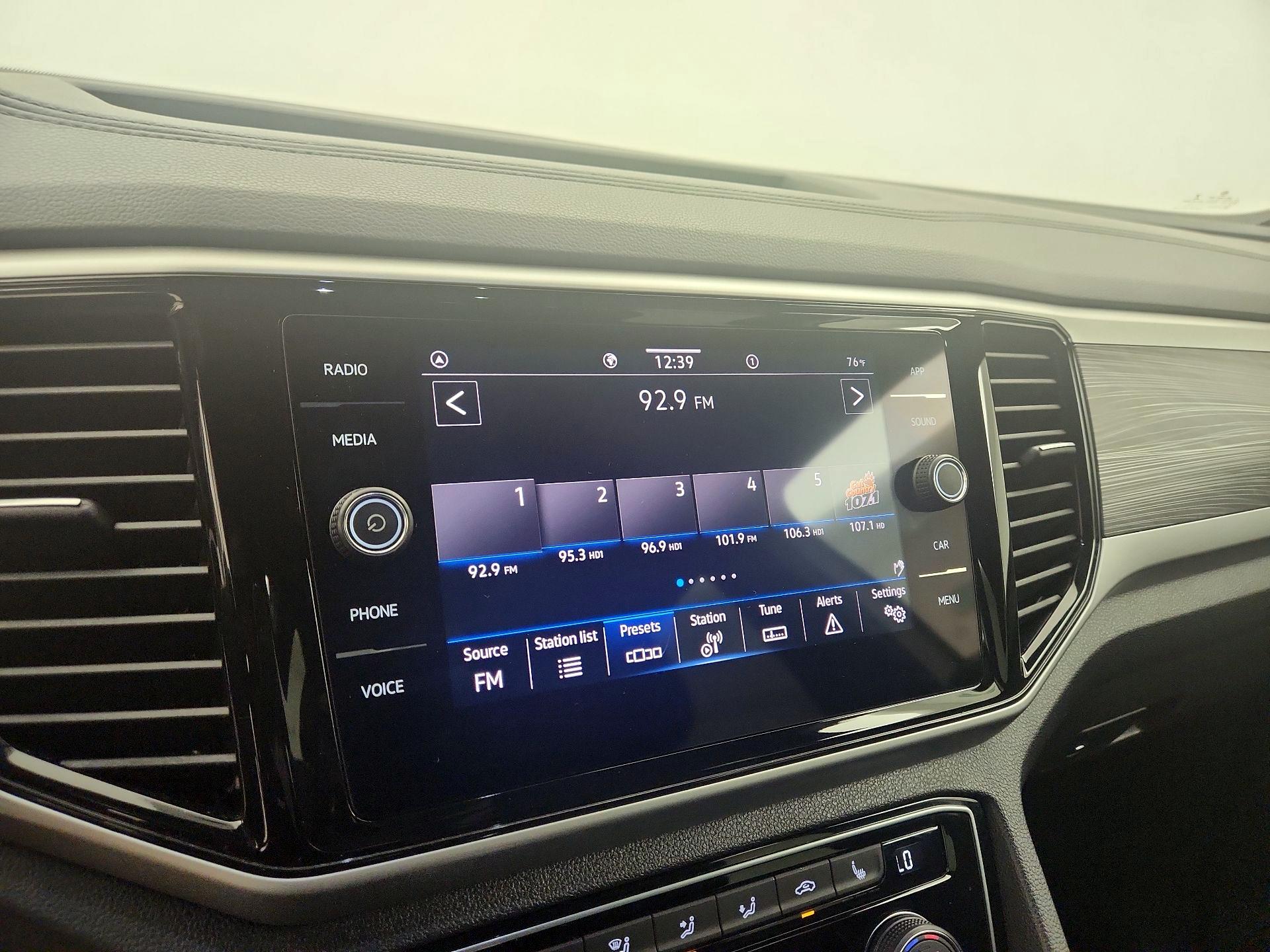 Thumbnail: 2023 Volkswagen Atlas - 15