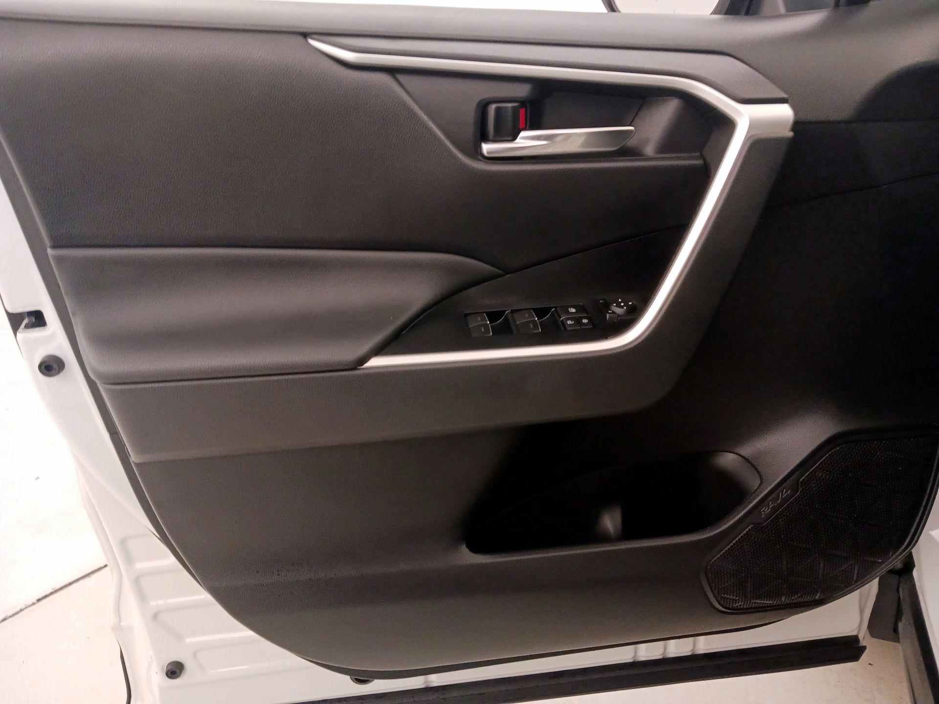 Thumbnail: 2022 Toyota RAV4 - 12