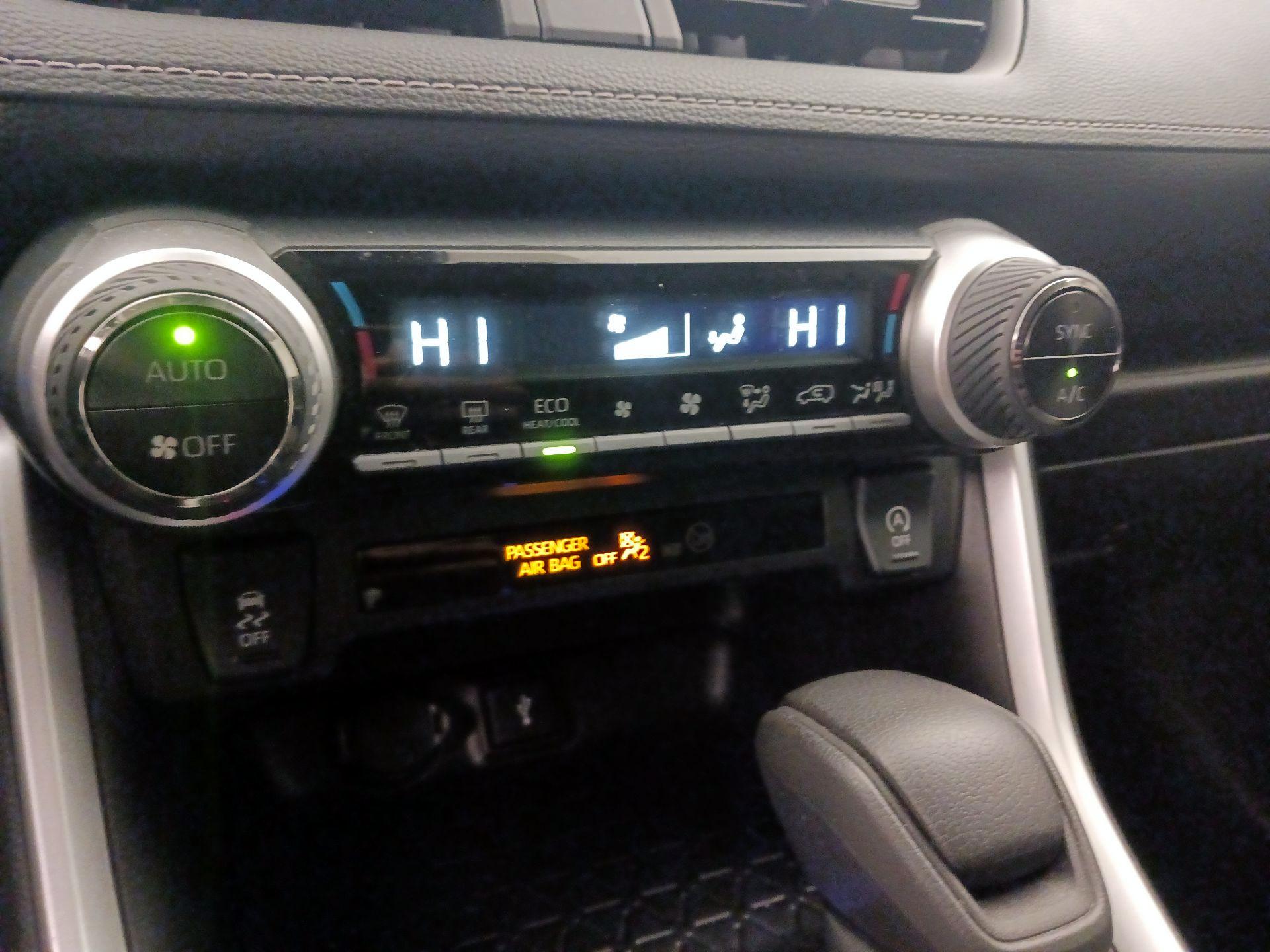 Thumbnail: 2022 Toyota RAV4 - 16