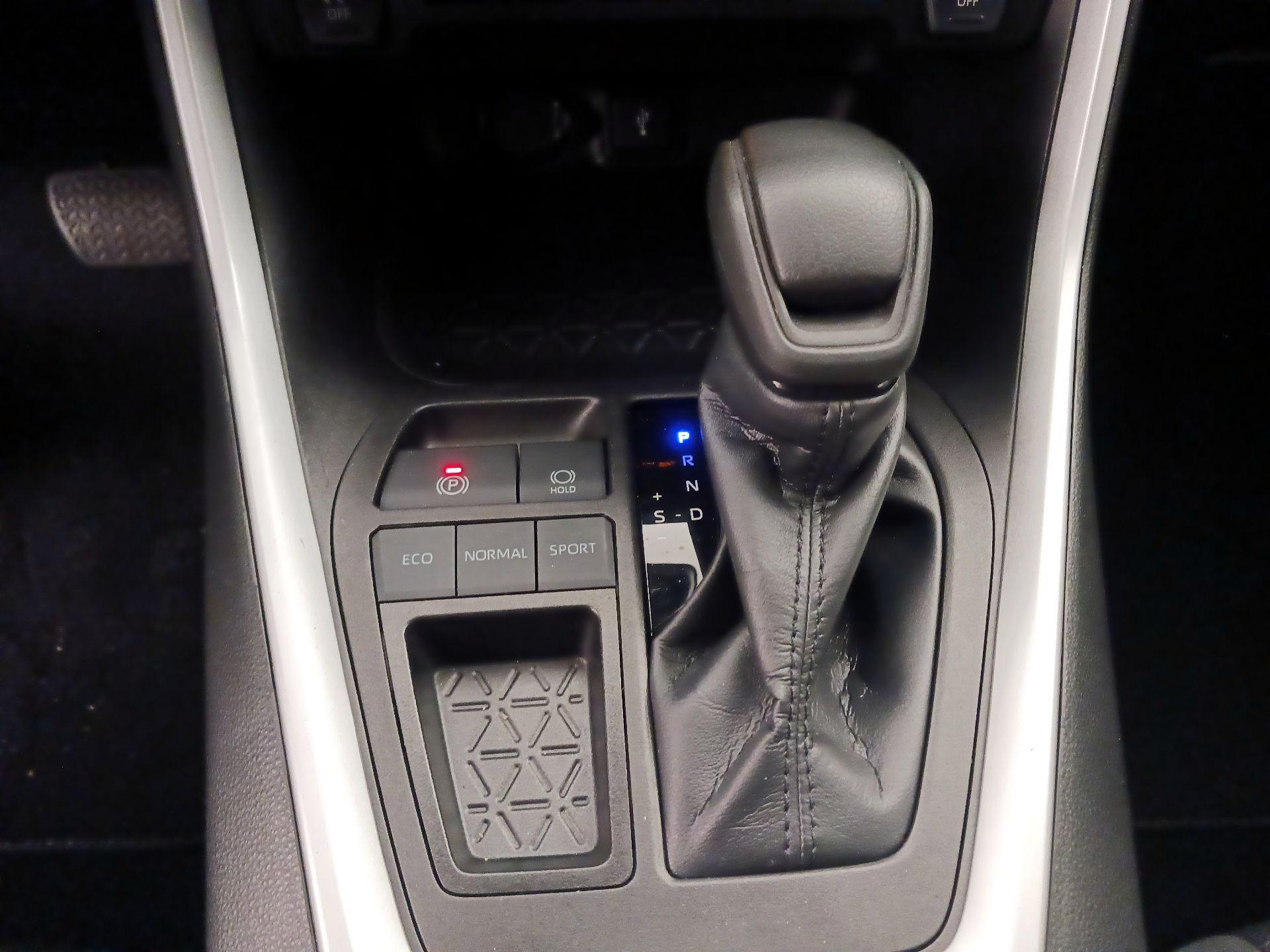 Thumbnail: 2022 Toyota RAV4 - 17