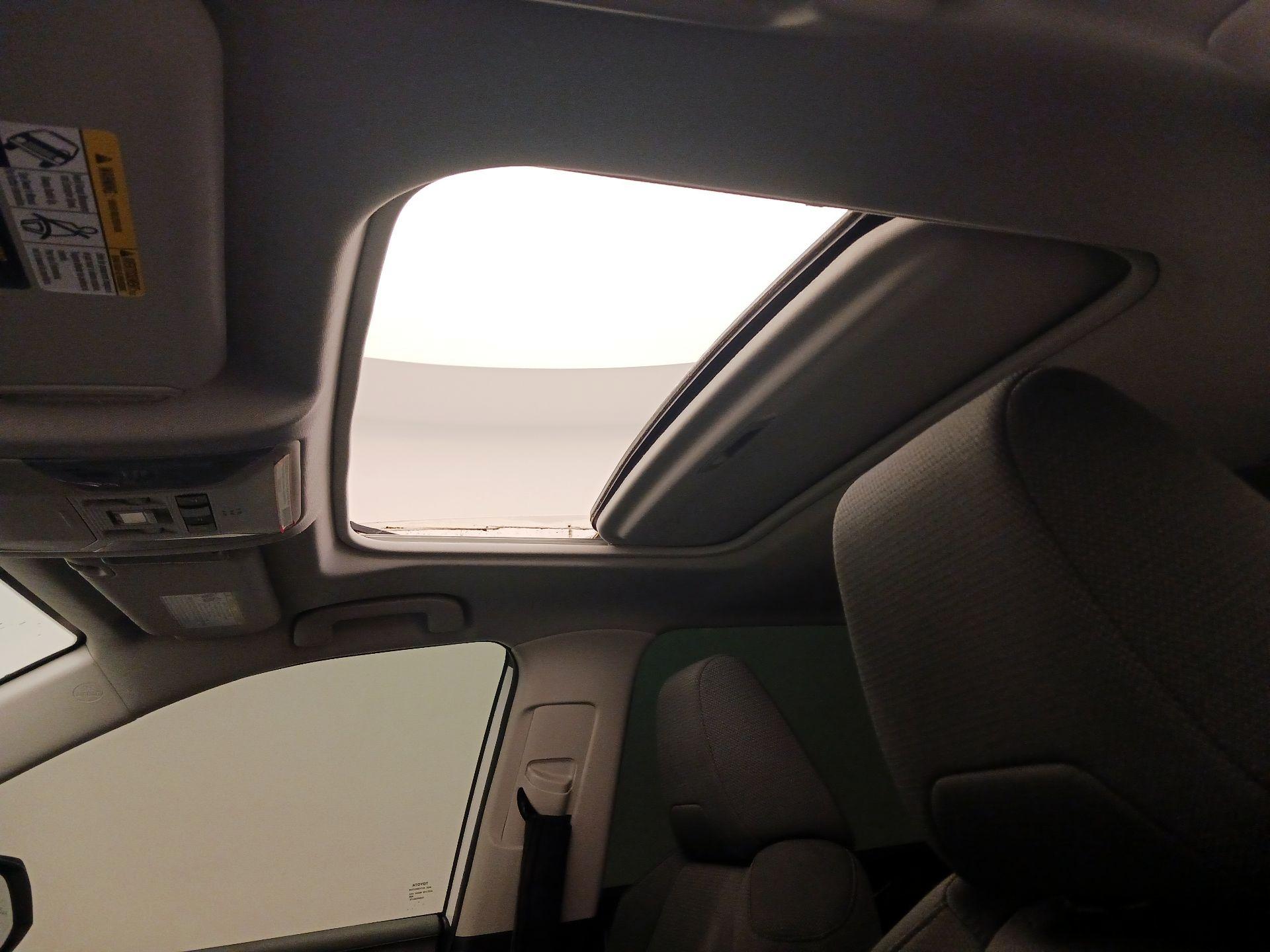 Thumbnail: 2022 Toyota RAV4 - 19