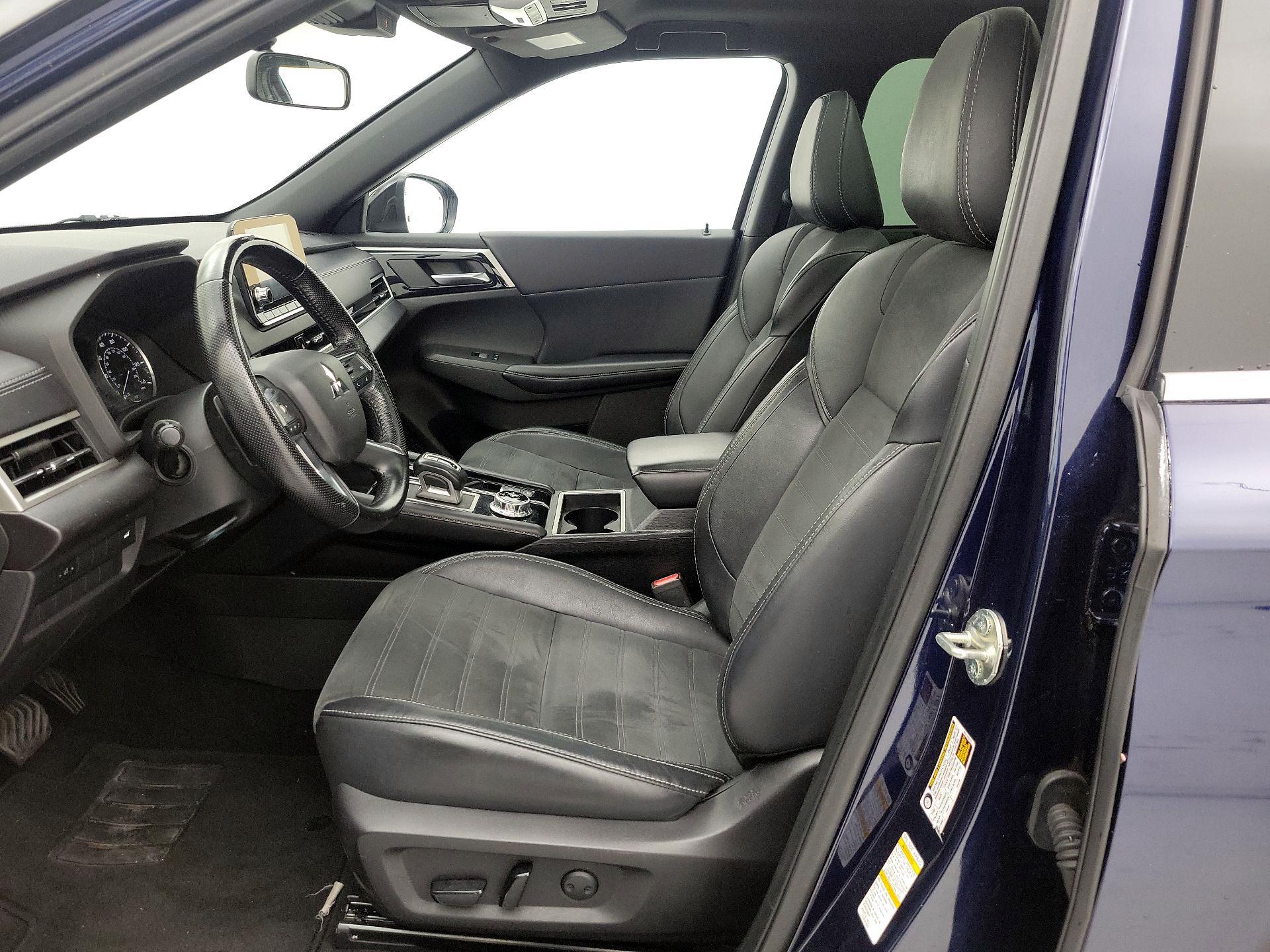 Thumbnail: 2022 Mitsubishi Outlander - 11