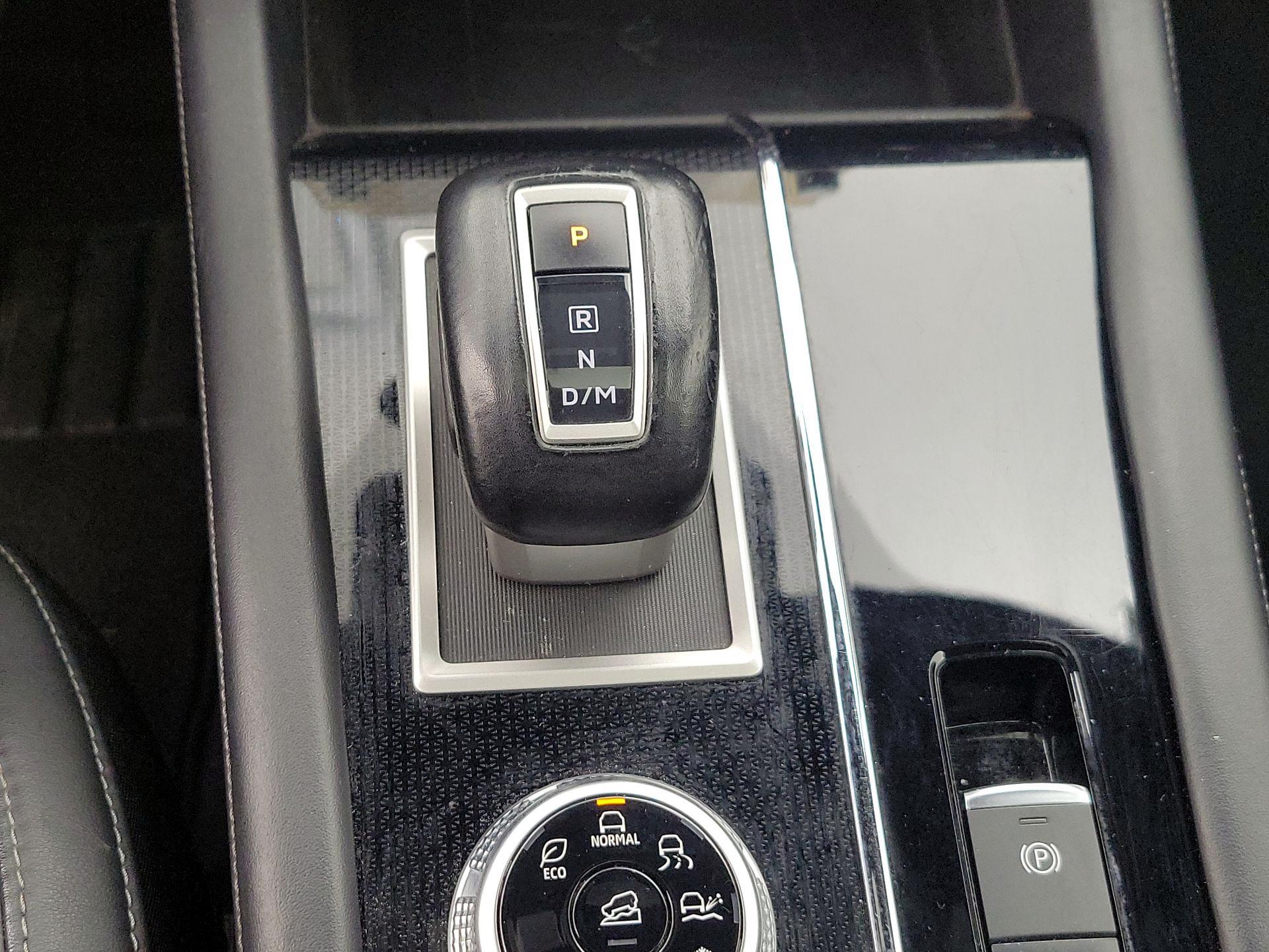 Thumbnail: 2022 Mitsubishi Outlander - 16