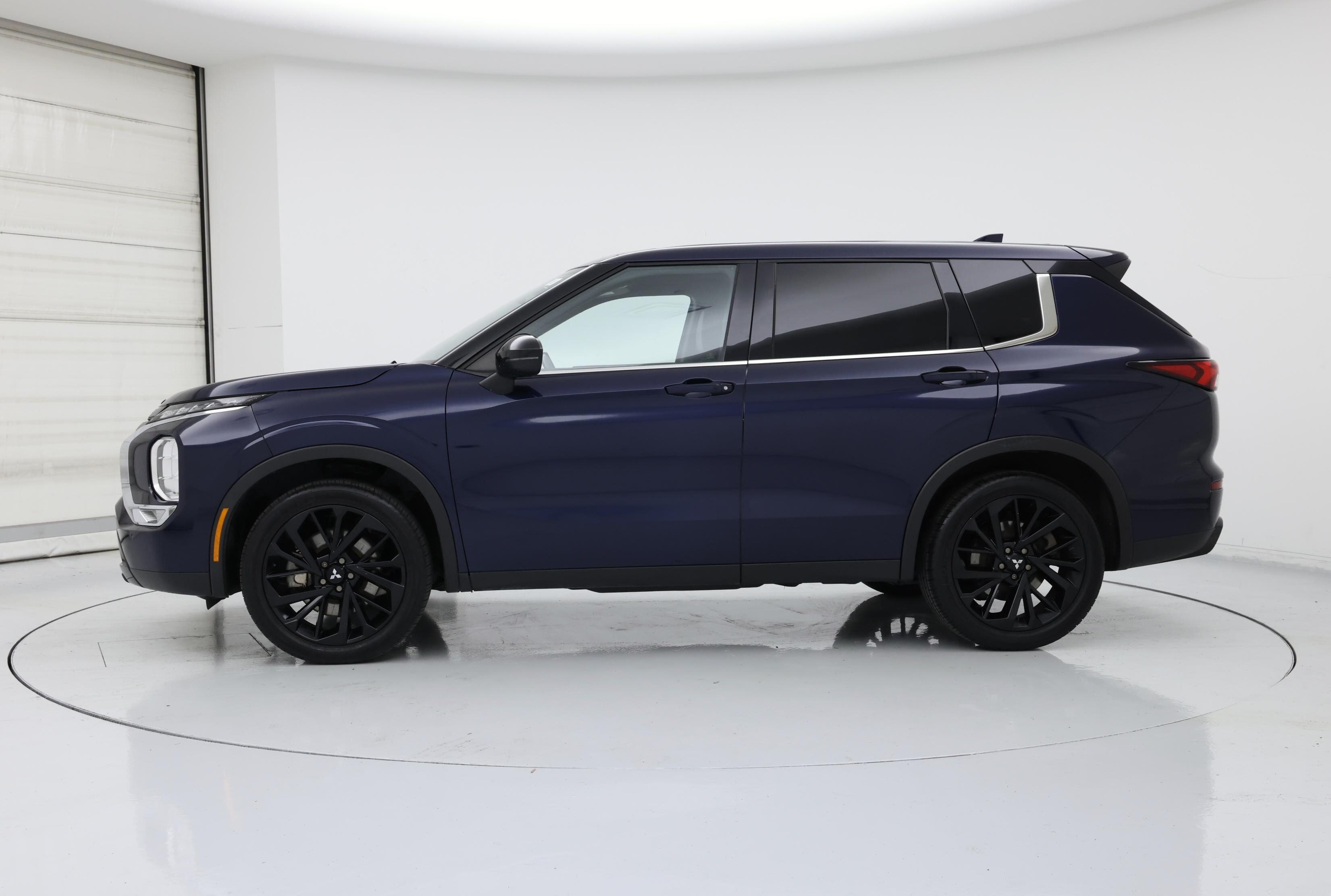 Thumbnail: 2022 Mitsubishi Outlander - 3