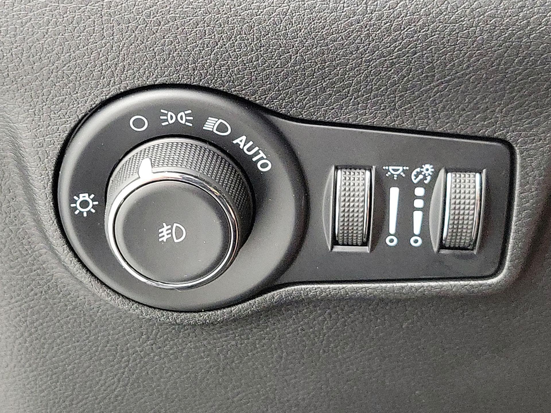 Thumbnail: 2022 Jeep Compass - 13