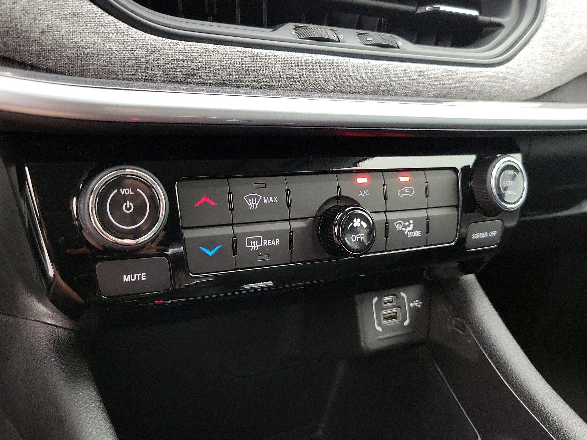 Thumbnail: 2022 Jeep Compass - 16