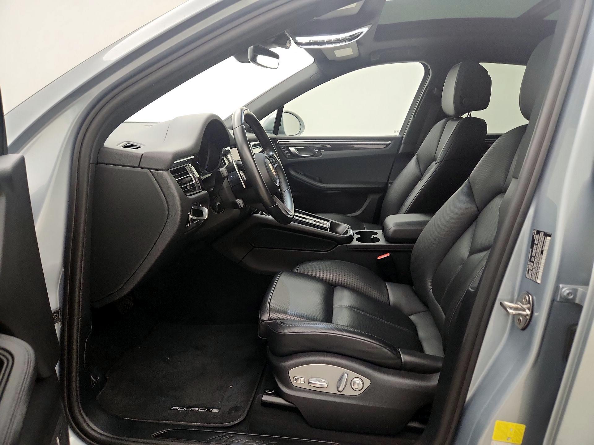 Thumbnail: 2022 Porsche Macan - 11