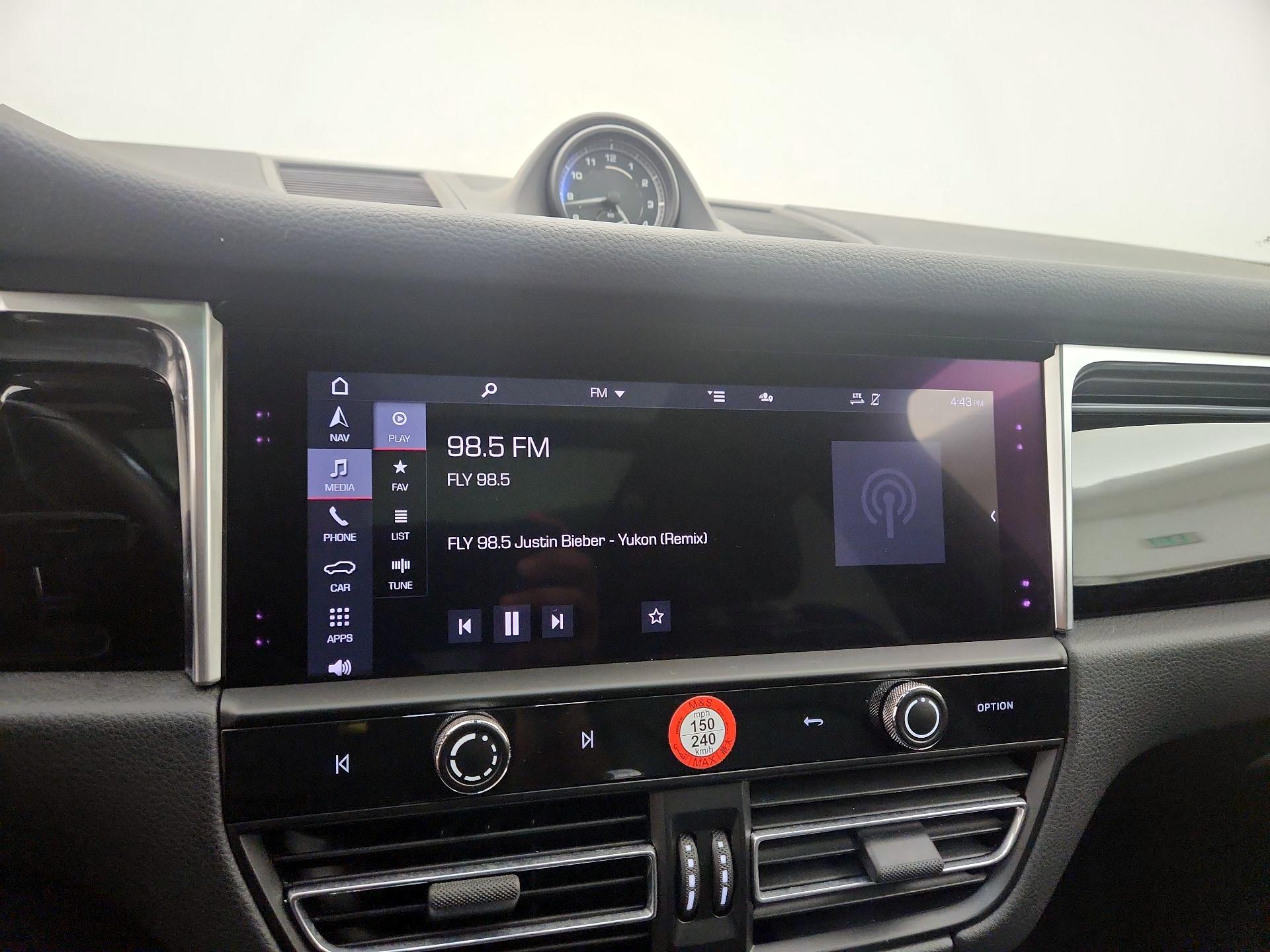 Thumbnail: 2022 Porsche Macan - 15