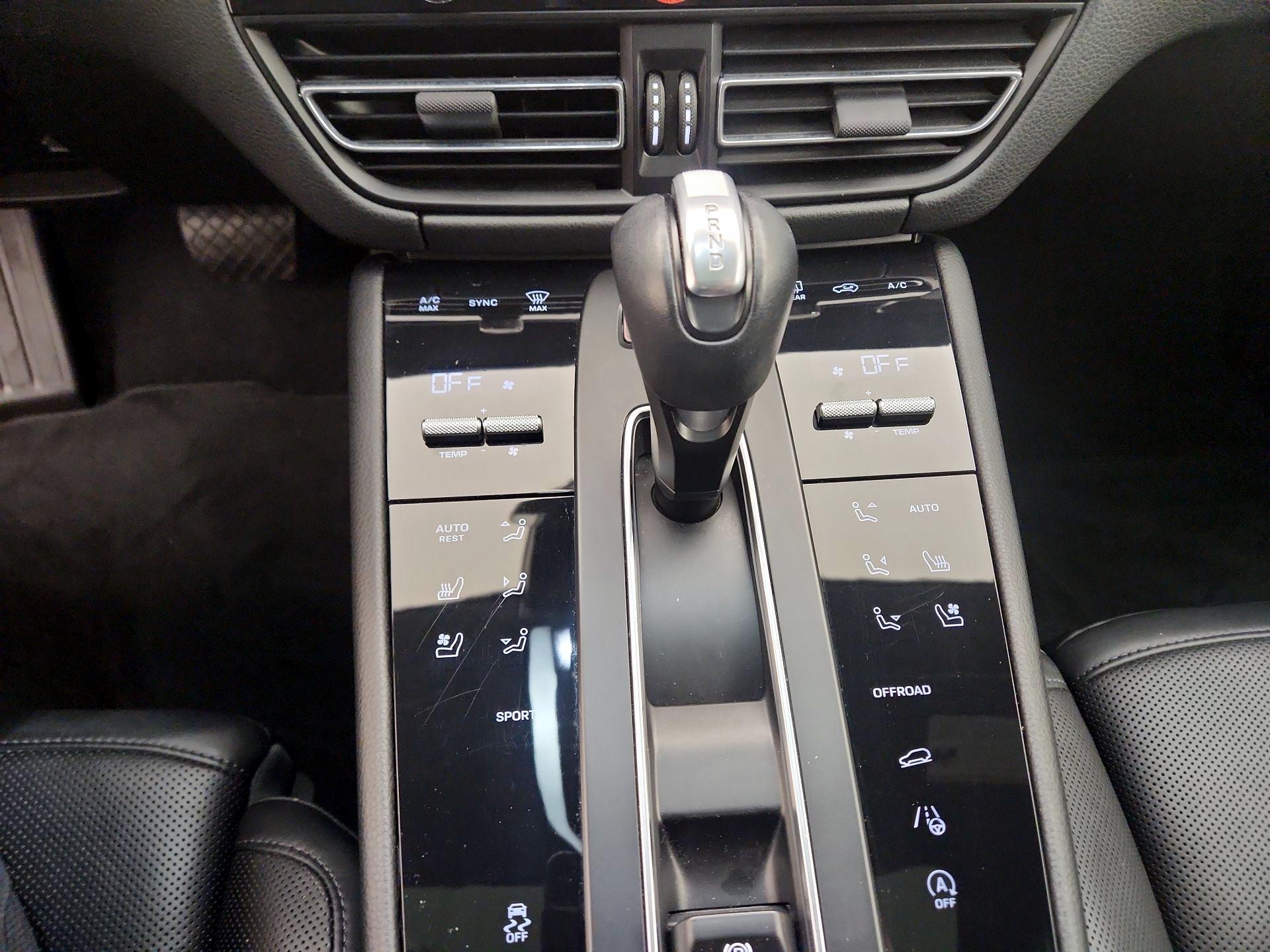 Thumbnail: 2022 Porsche Macan - 17