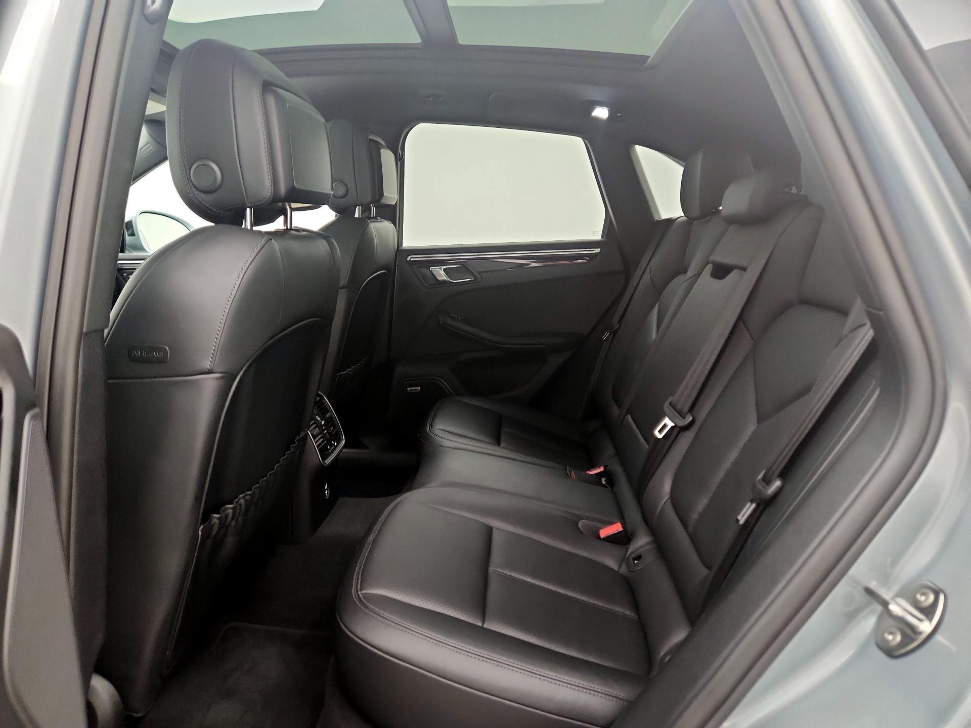 Thumbnail: 2022 Porsche Macan - 20