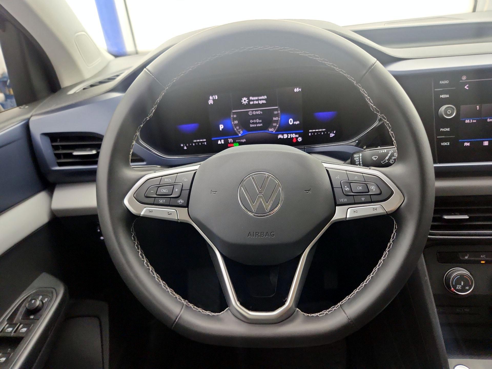 Thumbnail: 2022 Volkswagen Taos - 10