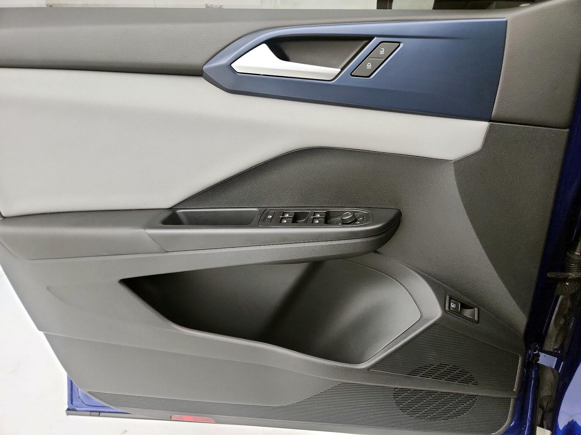 Thumbnail: 2022 Volkswagen Taos - 12