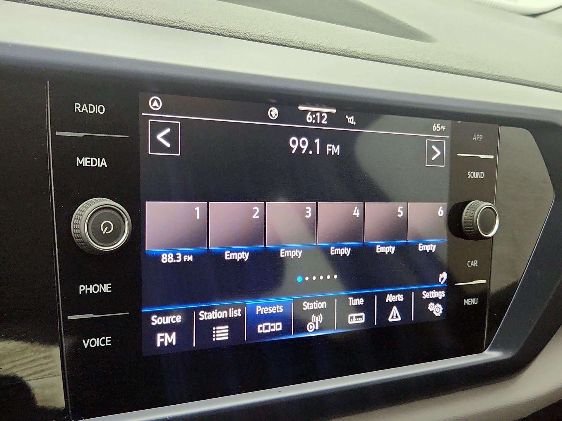 Thumbnail: 2022 Volkswagen Taos - 15