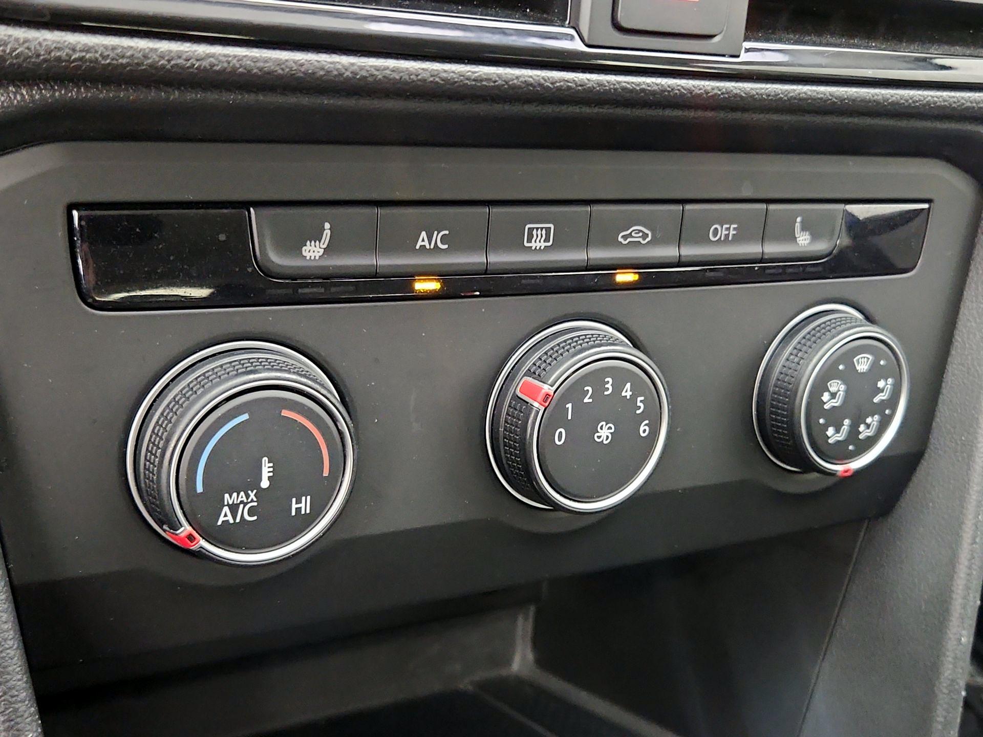 Thumbnail: 2022 Volkswagen Taos - 16