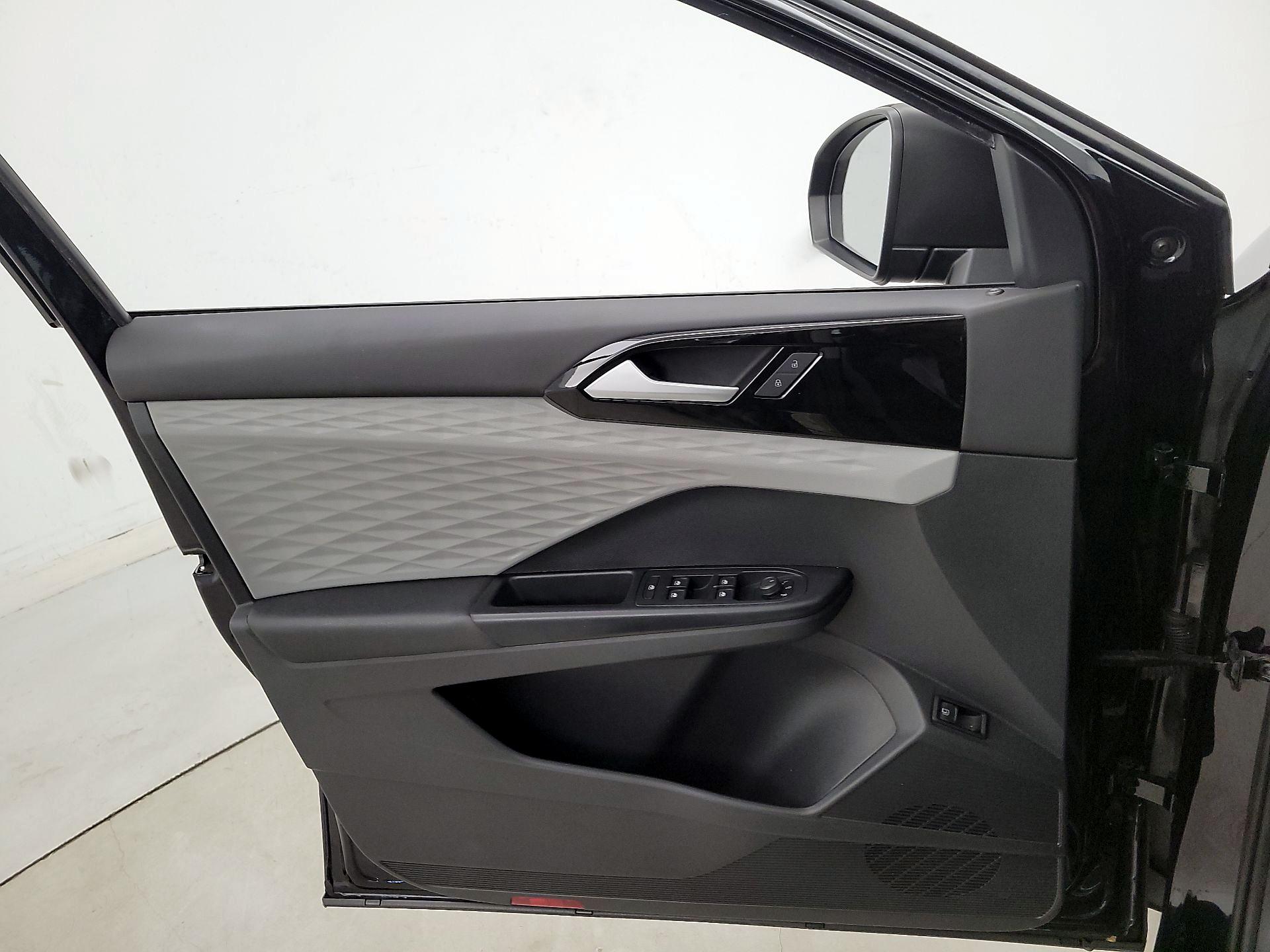 Thumbnail: 2022 Volkswagen Taos - 12