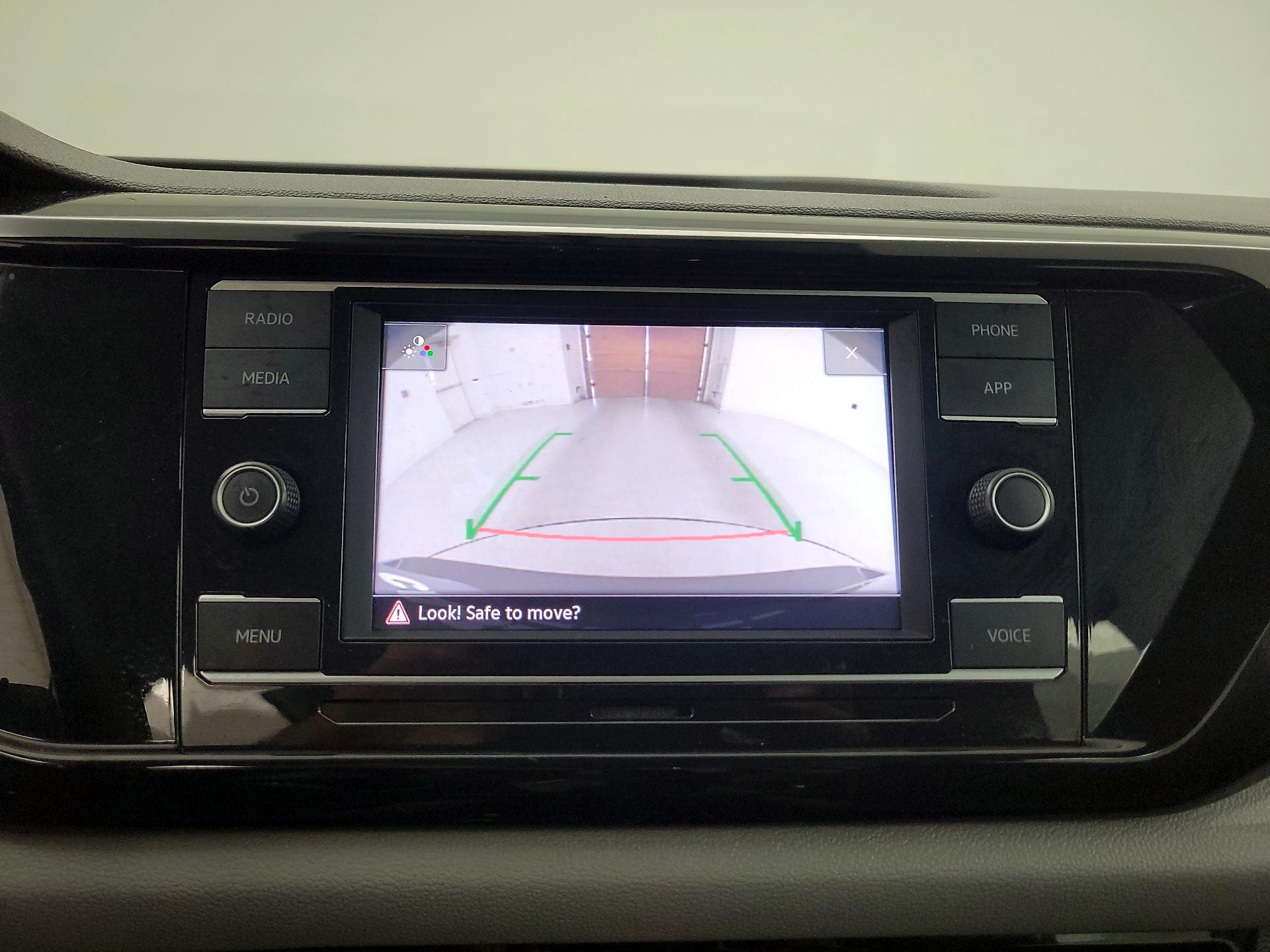 Thumbnail: 2022 Volkswagen Taos - 14