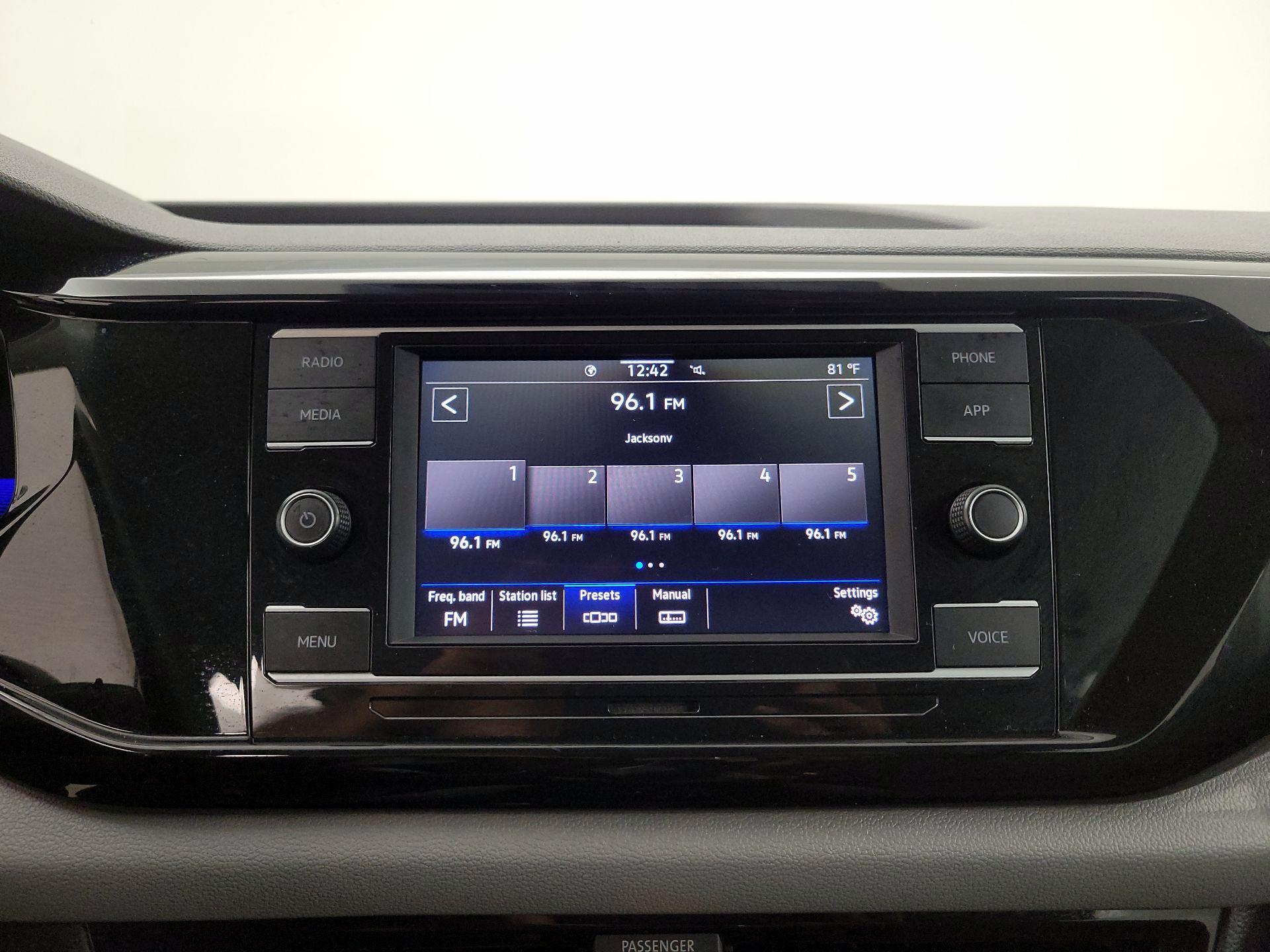 Thumbnail: 2022 Volkswagen Taos - 15