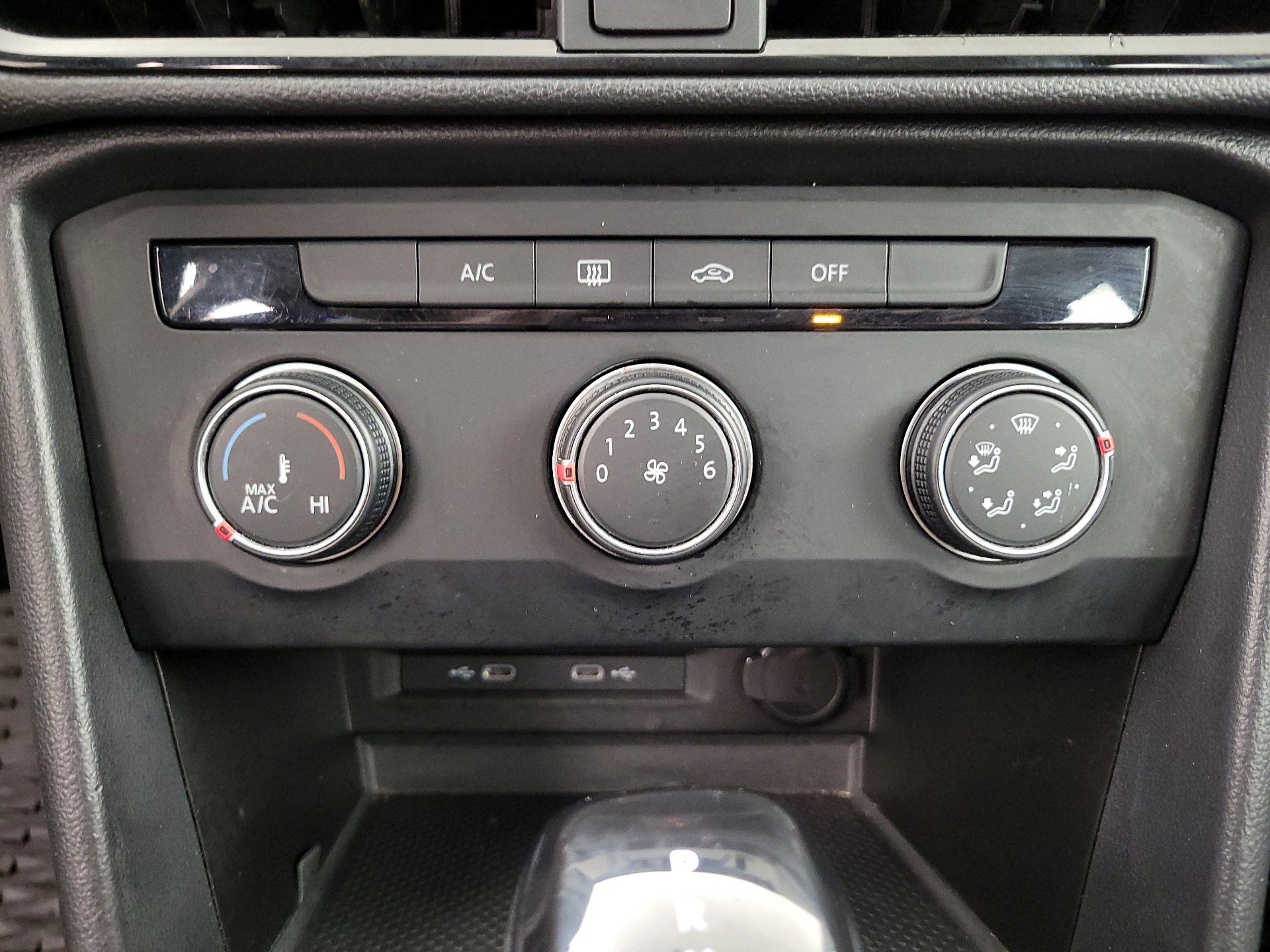 Thumbnail: 2022 Volkswagen Taos - 16