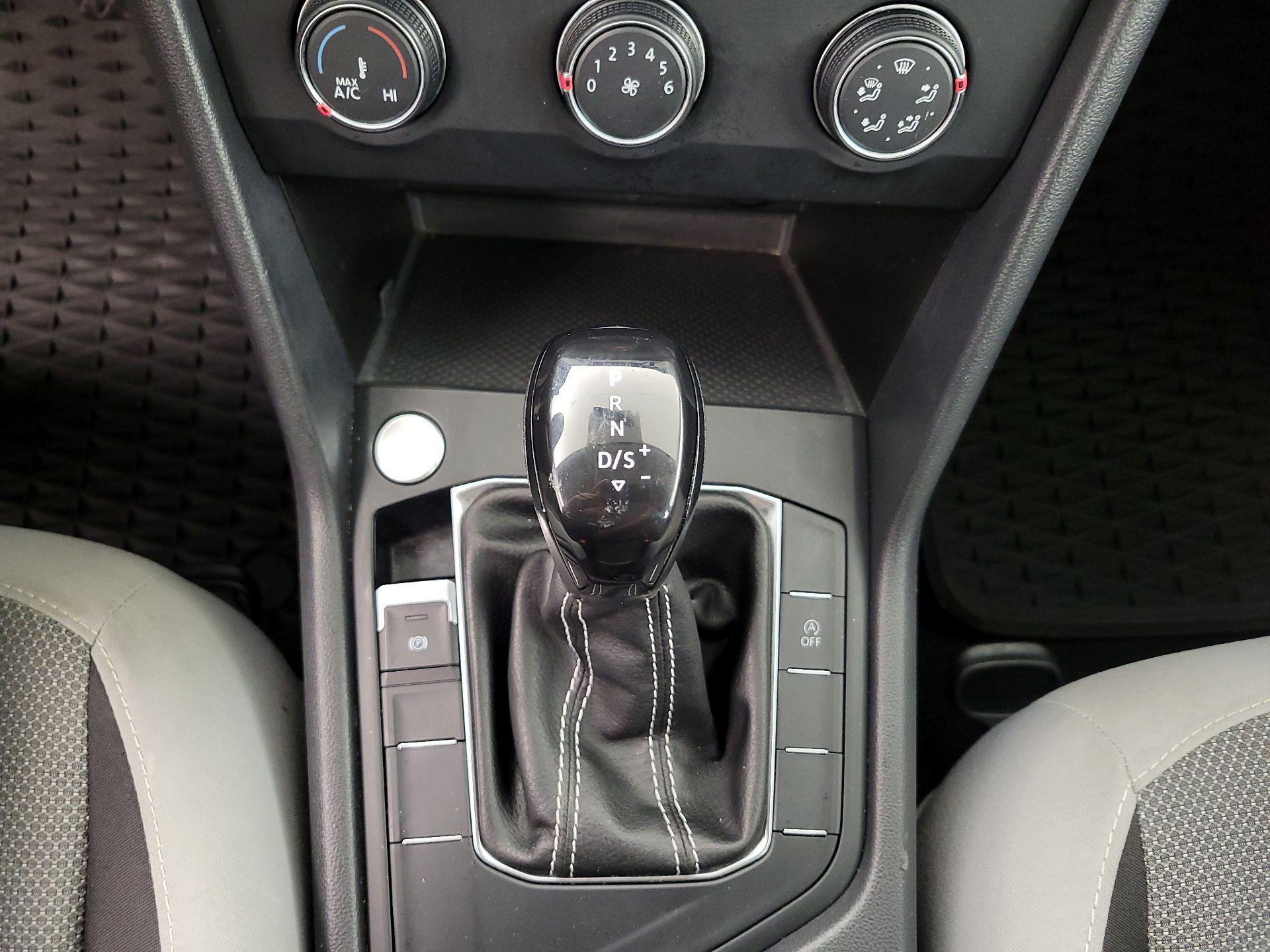 Thumbnail: 2022 Volkswagen Taos - 17