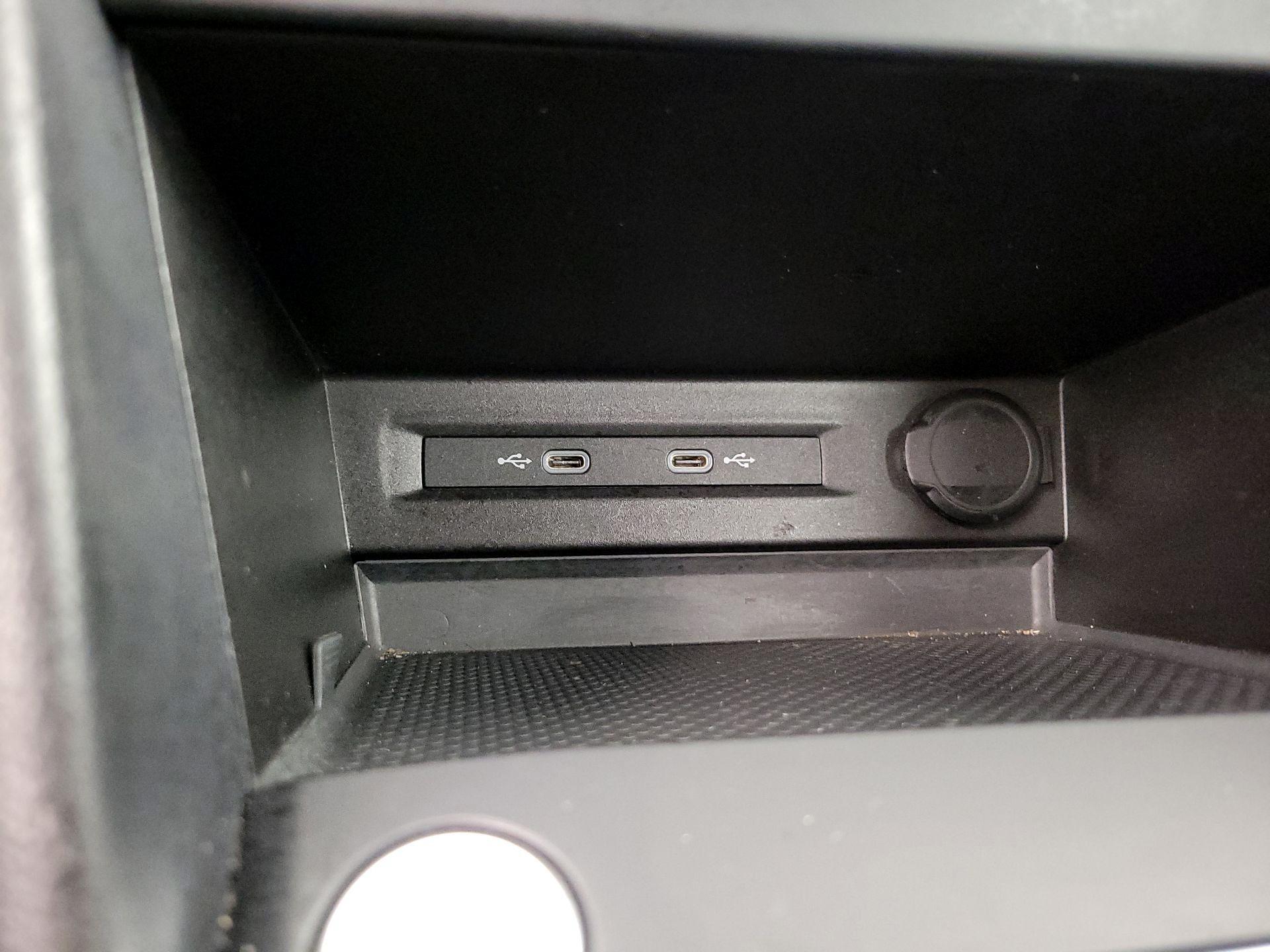 Thumbnail: 2022 Volkswagen Taos - 18