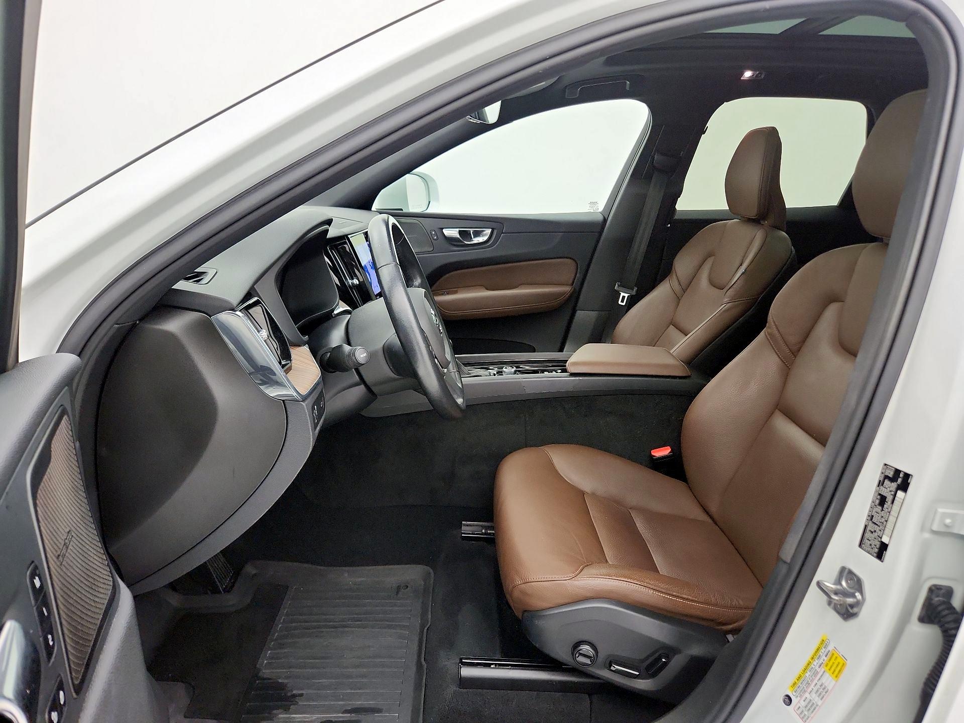 Thumbnail: 2021 Volvo XC60 - 11