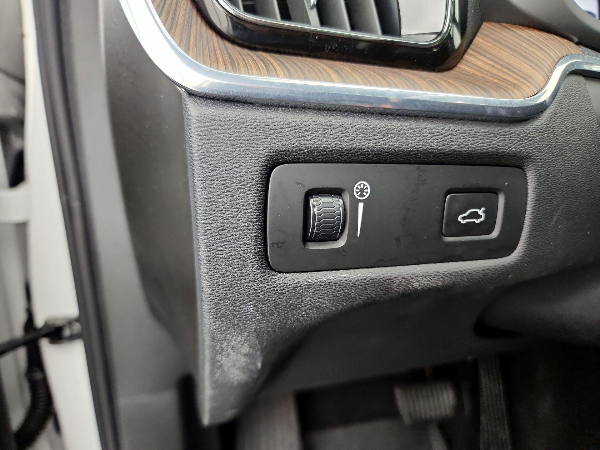 Thumbnail: 2021 Volvo XC60 - 13