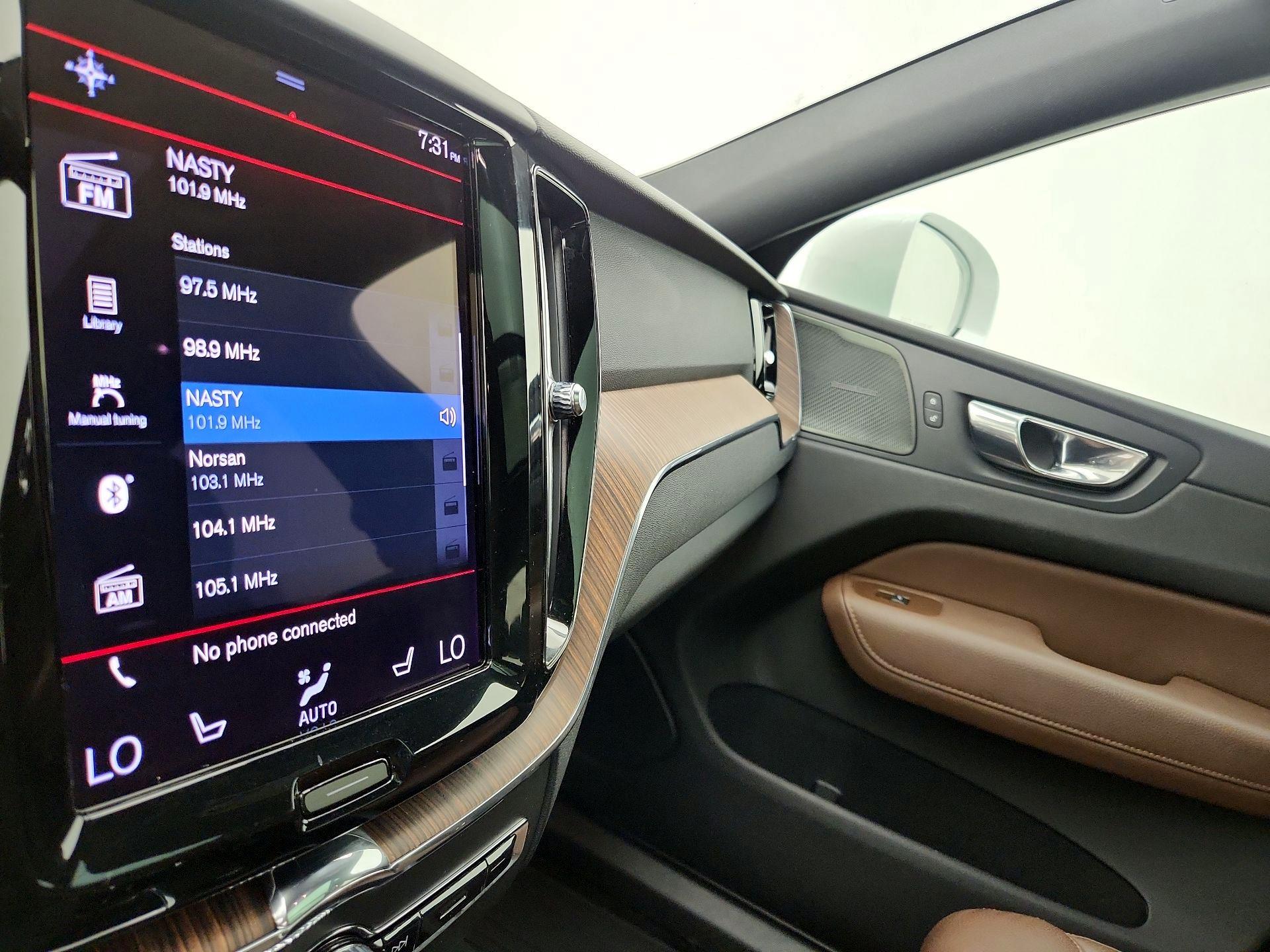 Thumbnail: 2021 Volvo XC60 - 16