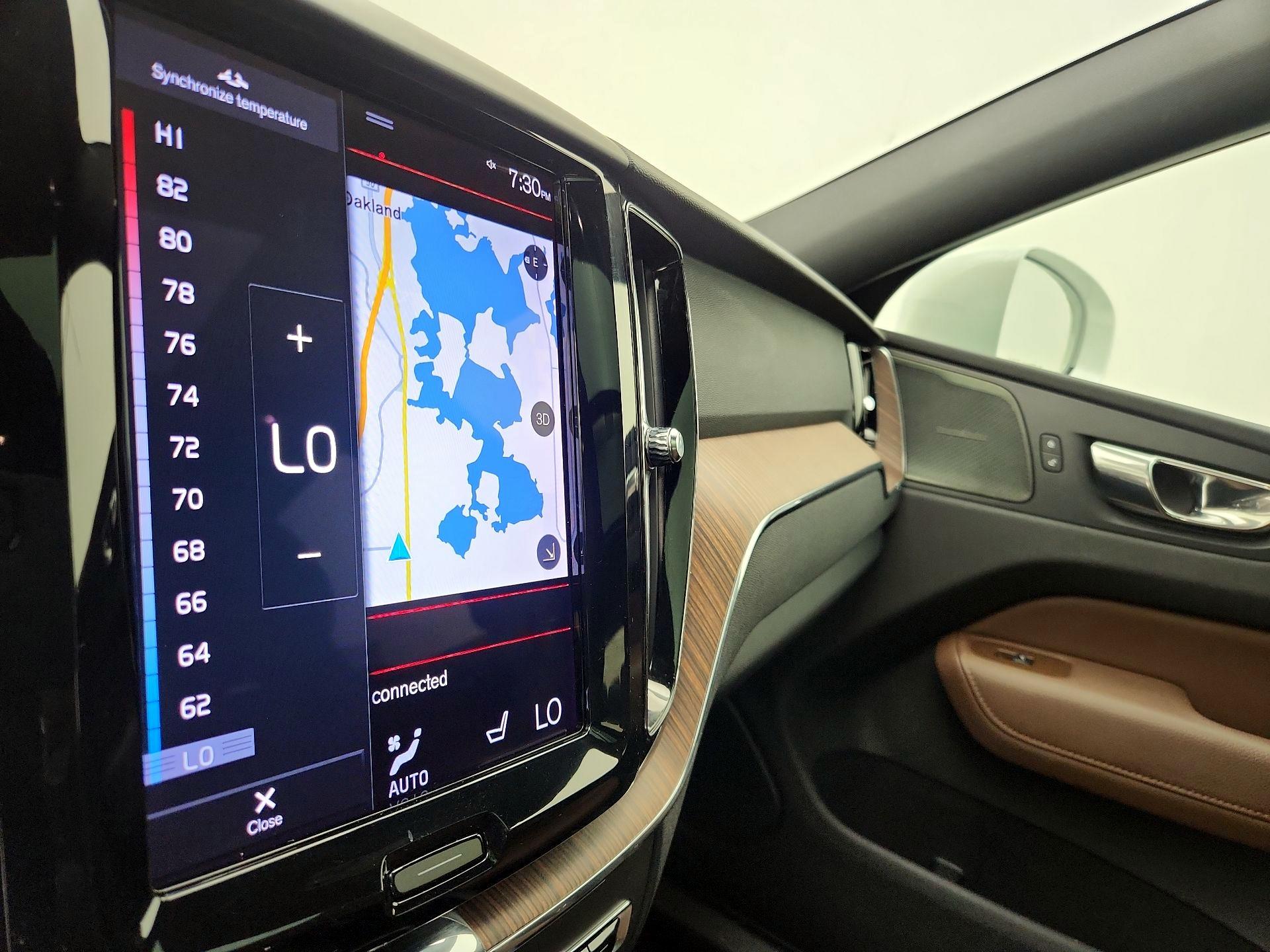 Thumbnail: 2021 Volvo XC60 - 17