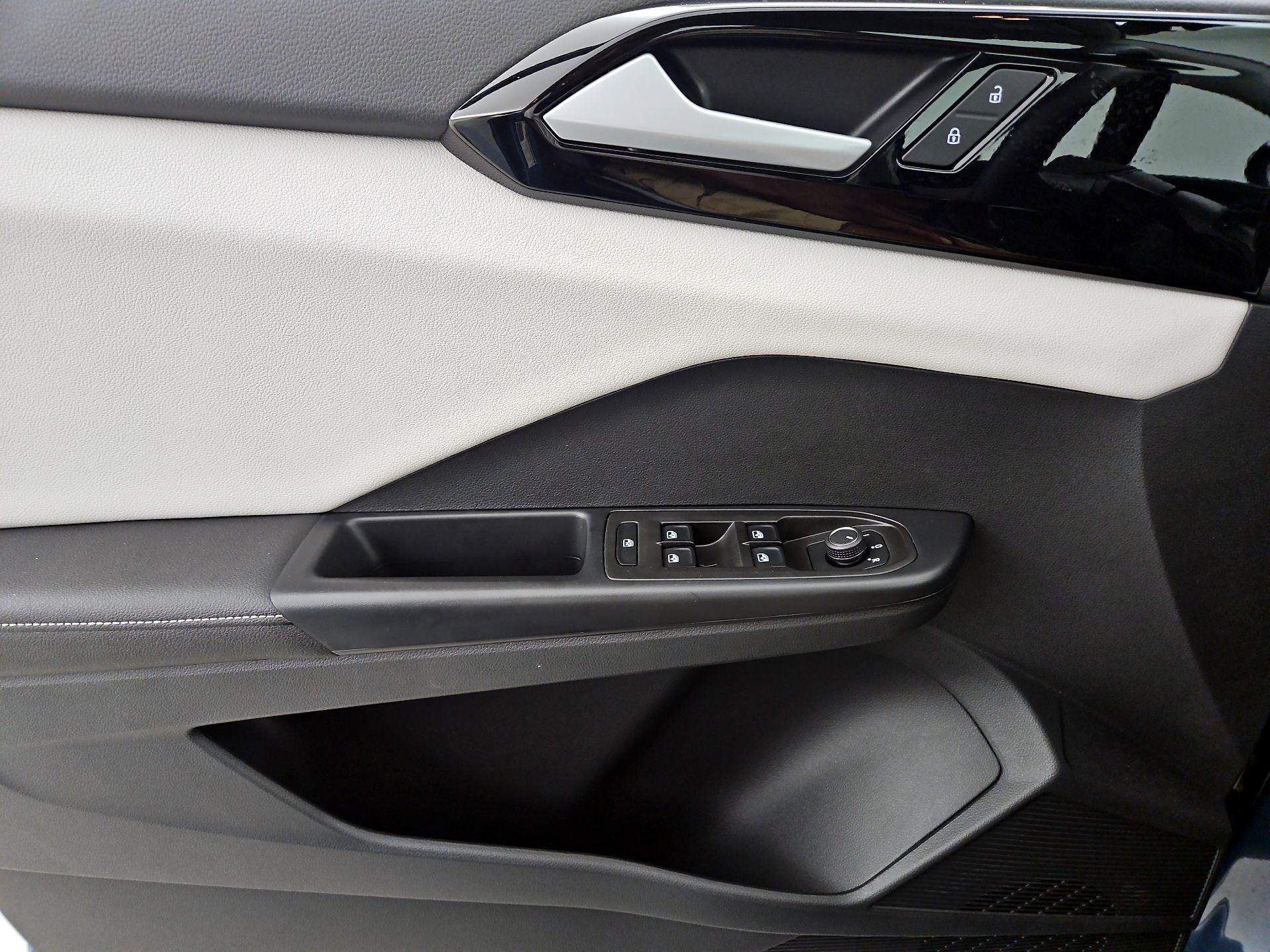 Thumbnail: 2025 Volkswagen Taos - 12