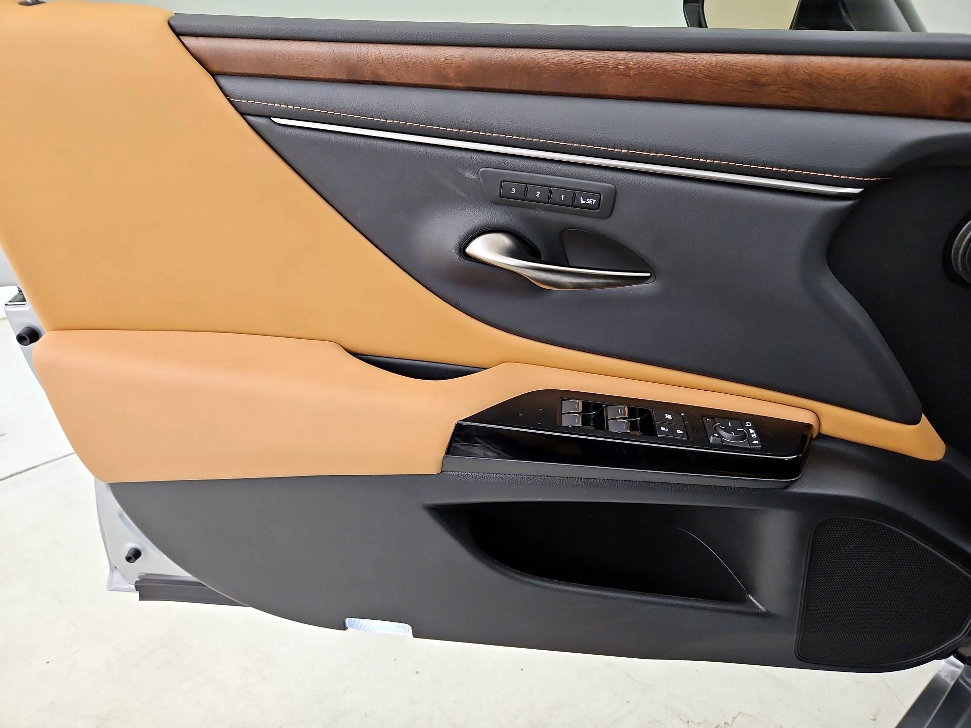 Thumbnail: 2023 Lexus ES - 12