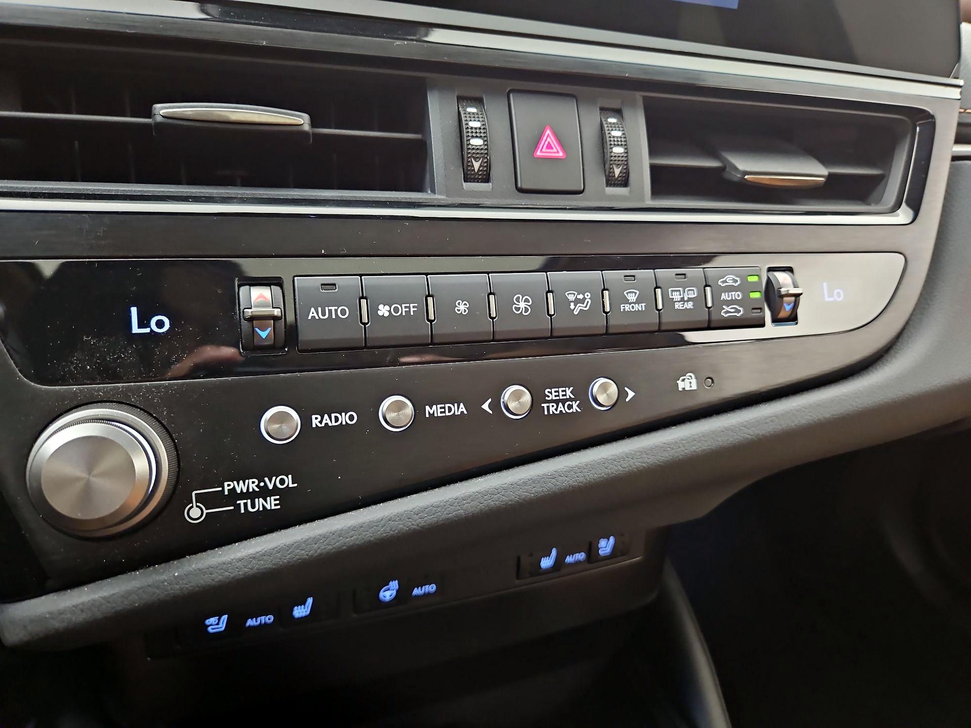 Thumbnail: 2023 Lexus ES - 16