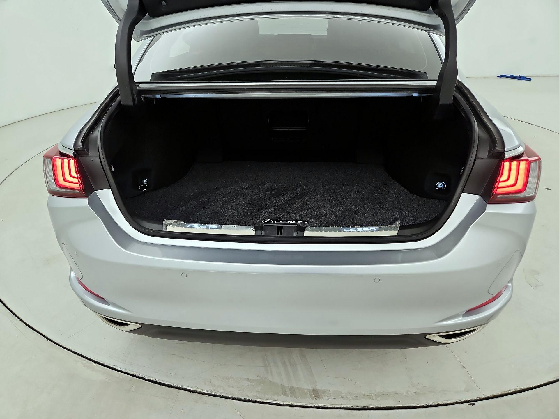 Thumbnail: 2023 Lexus ES - 20