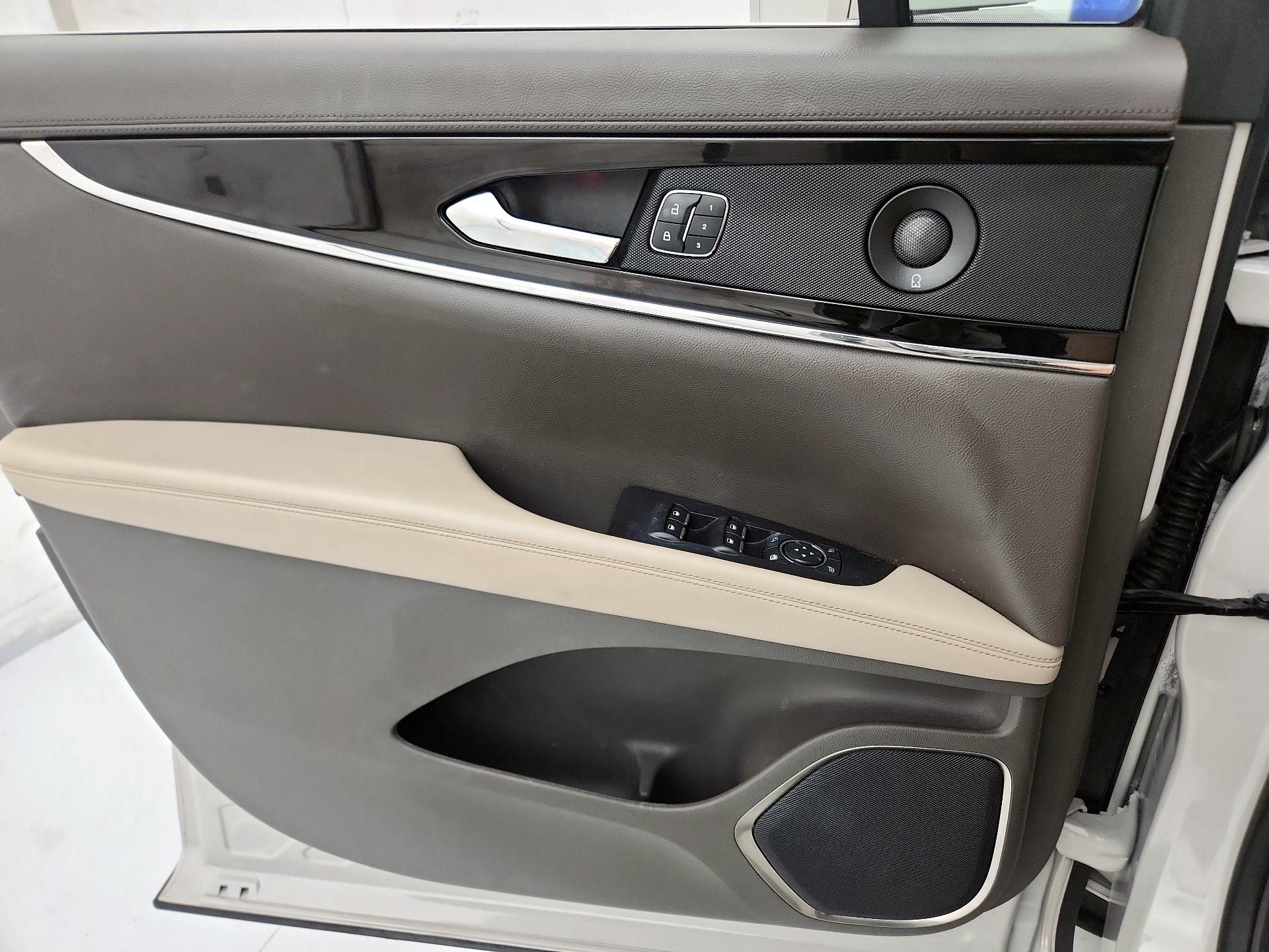 Thumbnail: 2022 Lincoln Nautilus - 12