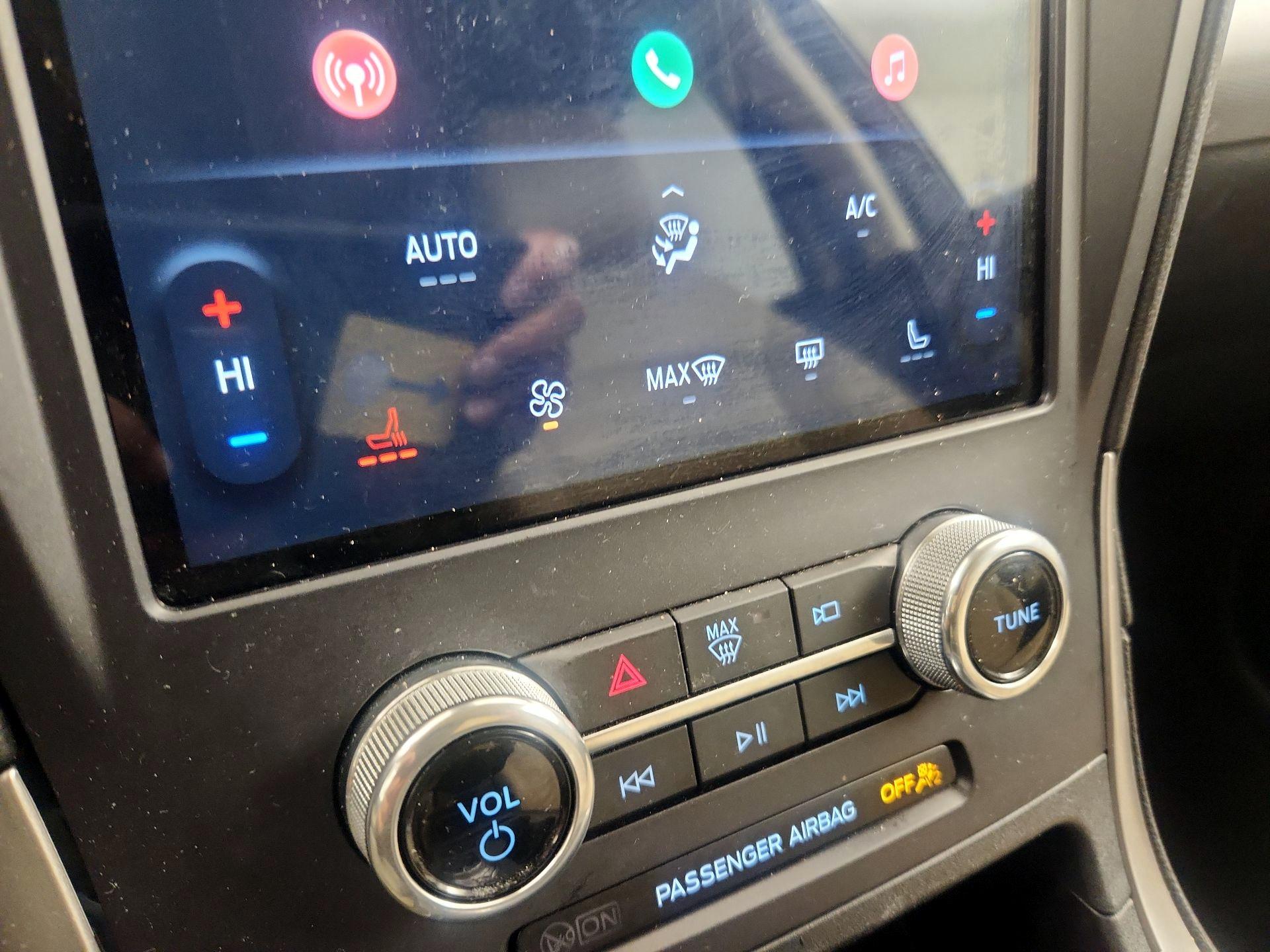 Thumbnail: 2021 Ford Edge - 17