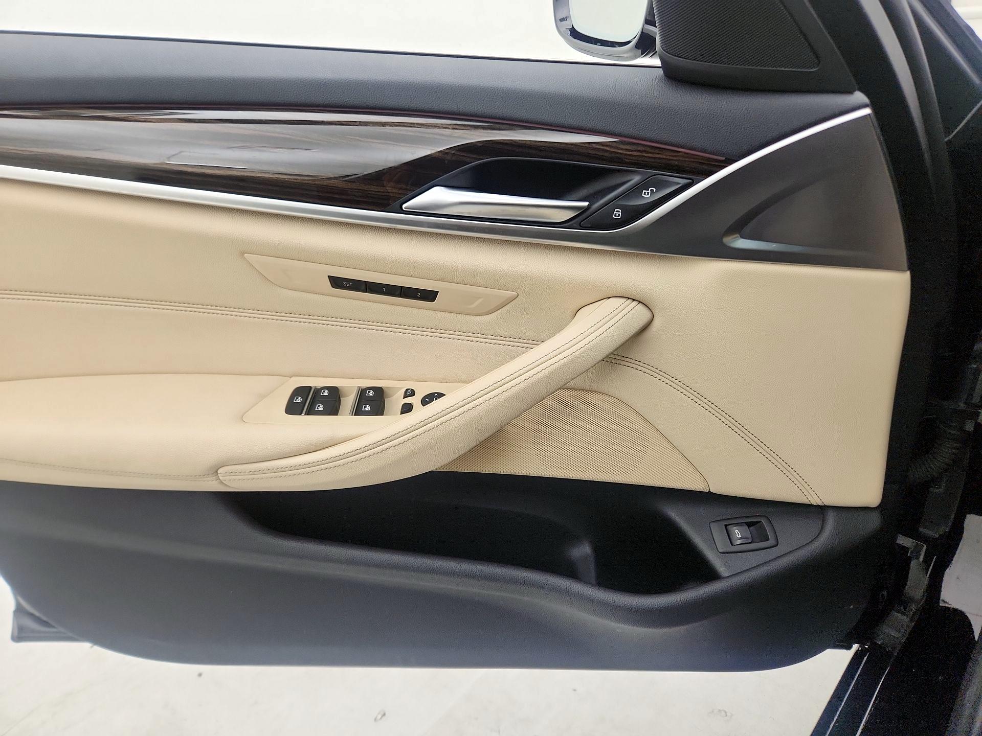 Thumbnail: 2021 BMW 5 Series - 12