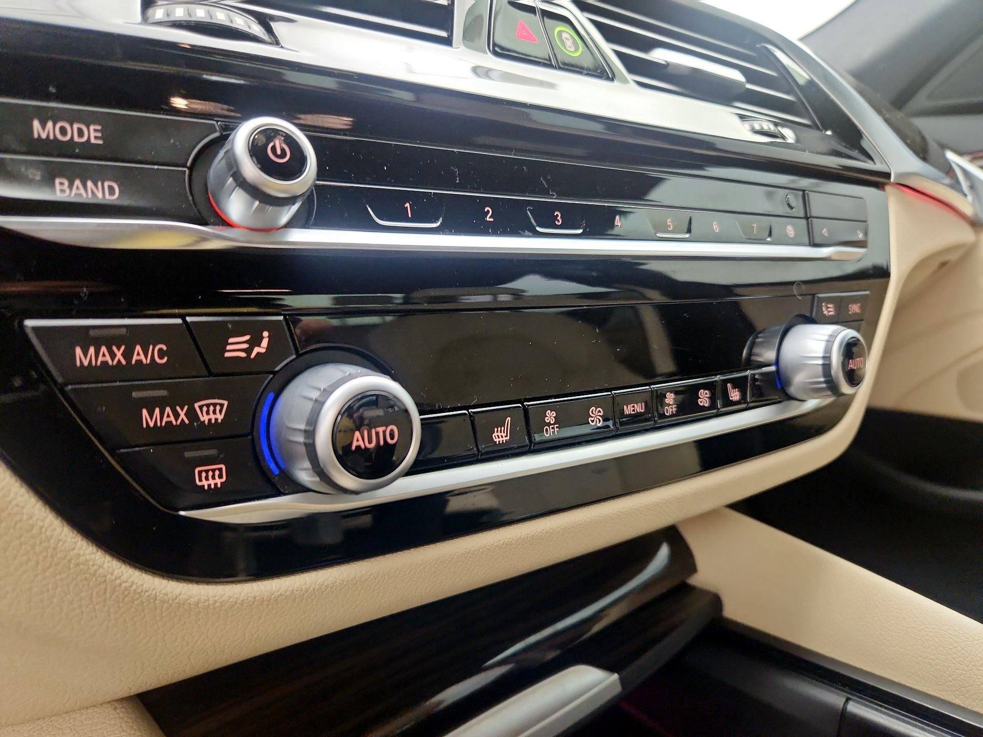 Thumbnail: 2021 BMW 5 Series - 17